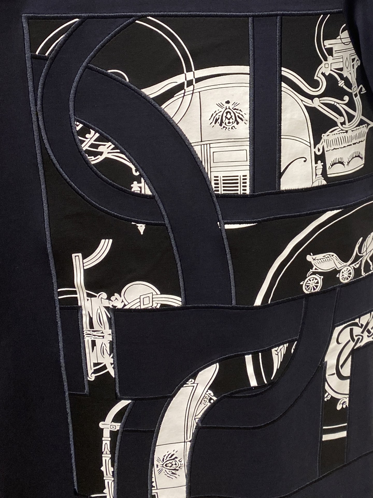 爱马仕、2026新品短袖T恤，帅气时尚，胸前刺绣装饰图案logo，简约百搭款。面料棉 不仅挺括，保持潮流