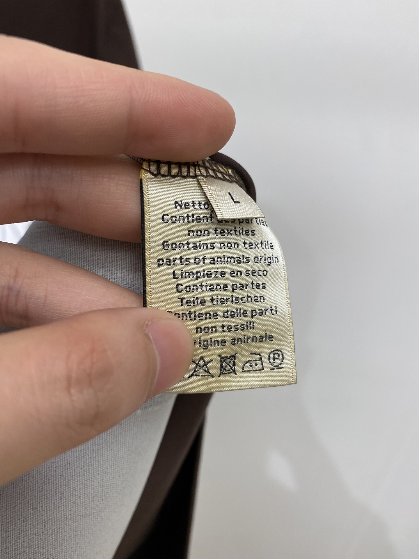 爱马仕、2026新品短袖T恤，帅气时尚，胸前刺绣装饰图案logo，简约百搭款。面料棉 不仅挺括，保持潮流