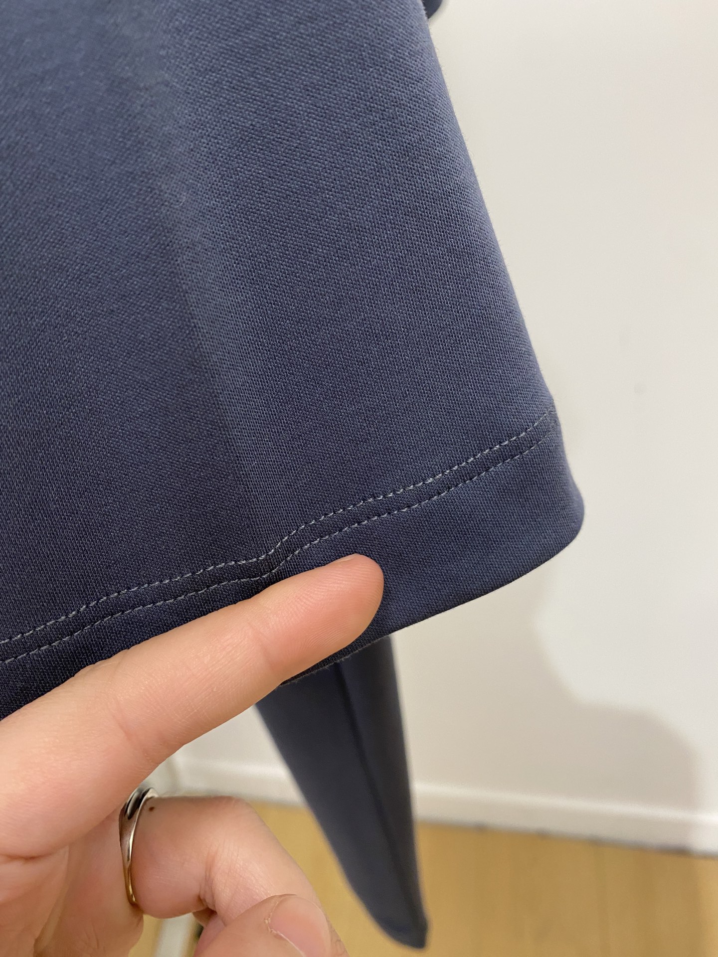 爱马仕、2026新品短袖T恤，帅气时尚，胸前刺绣装饰图案logo，简约百搭款。面料棉 不仅挺括，保持潮流