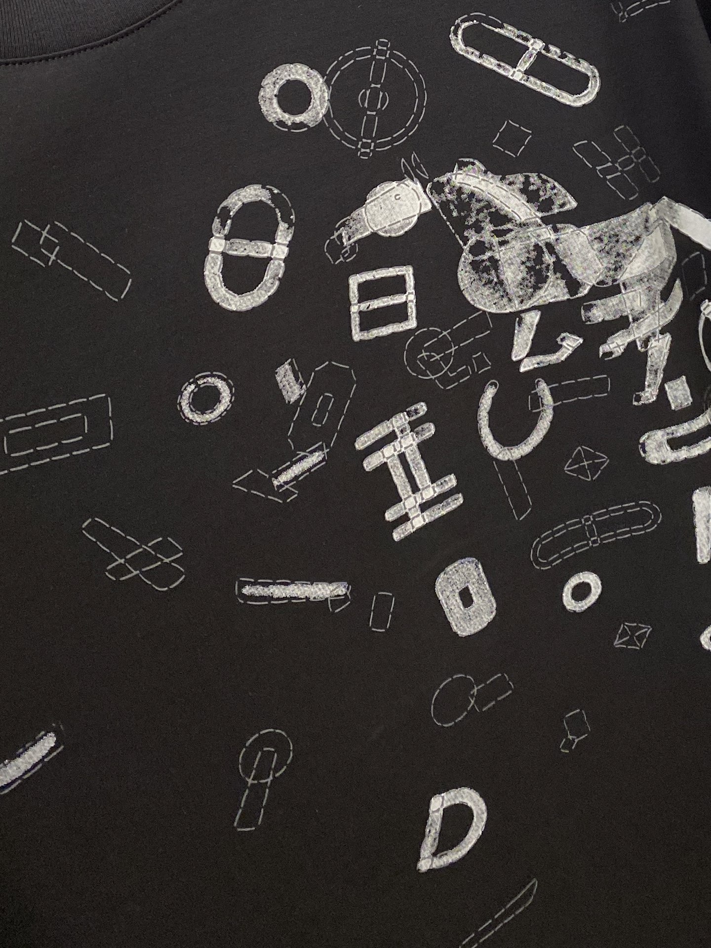 爱马仕、2026新品短袖T恤，帅气时尚，胸前顶级印花图案logo，简约百搭款。面料棉 不仅挺括，保持潮流