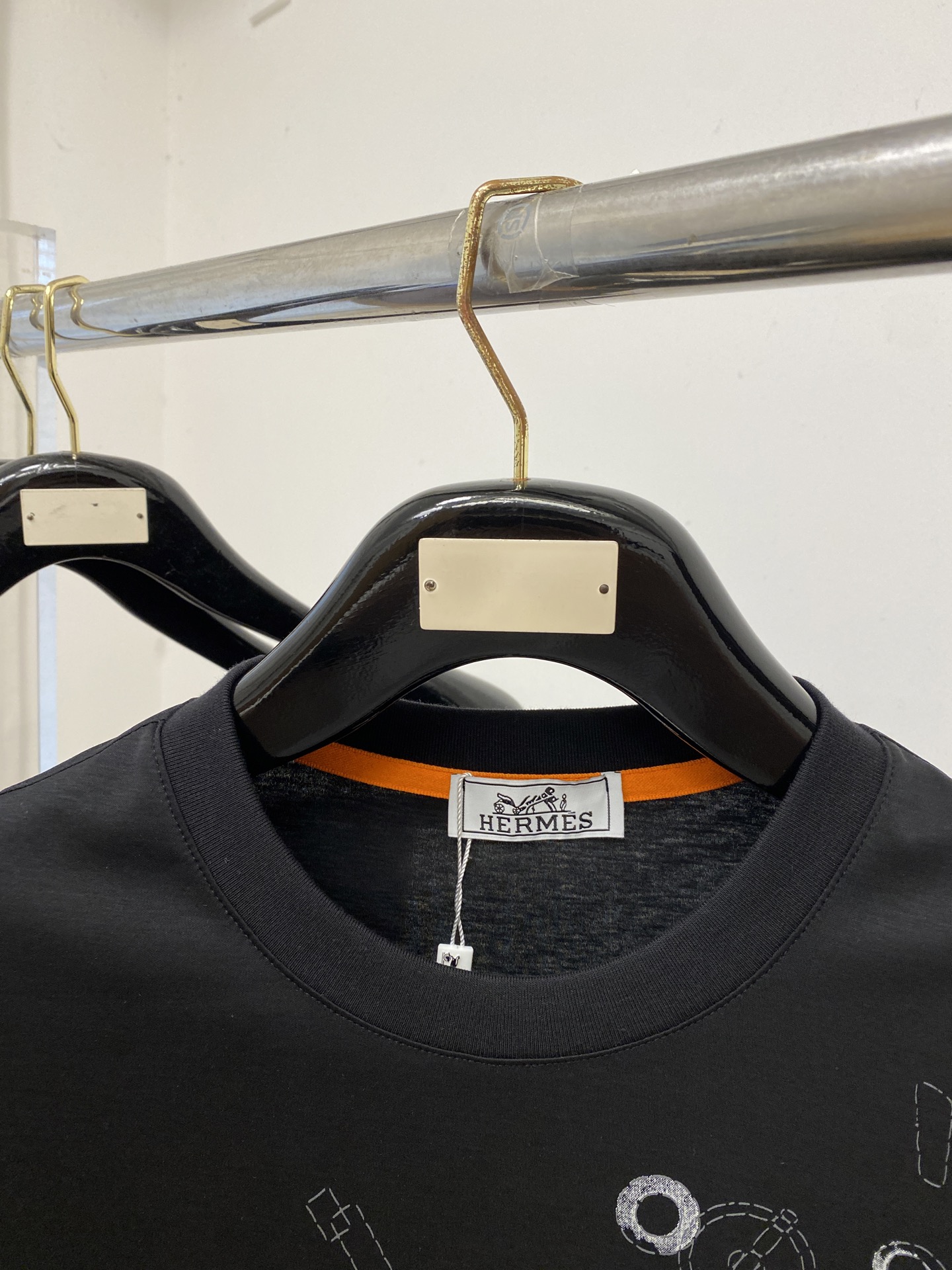 爱马仕、2026新品短袖T恤，帅气时尚，胸前顶级印花图案logo，简约百搭款。面料棉 不仅挺括，保持潮流