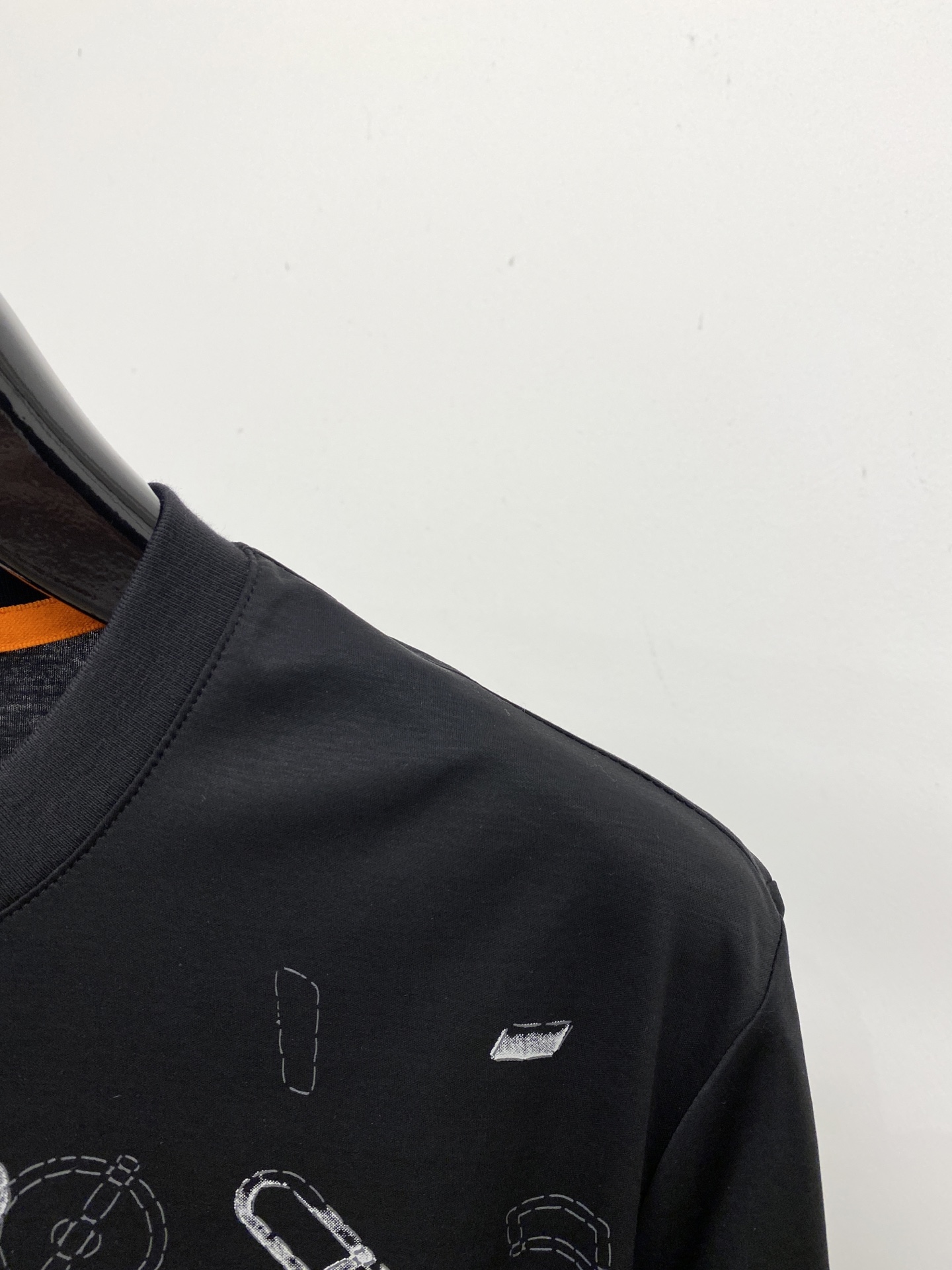 爱马仕、2026新品短袖T恤，帅气时尚，胸前顶级印花图案logo，简约百搭款。面料棉 不仅挺括，保持潮流