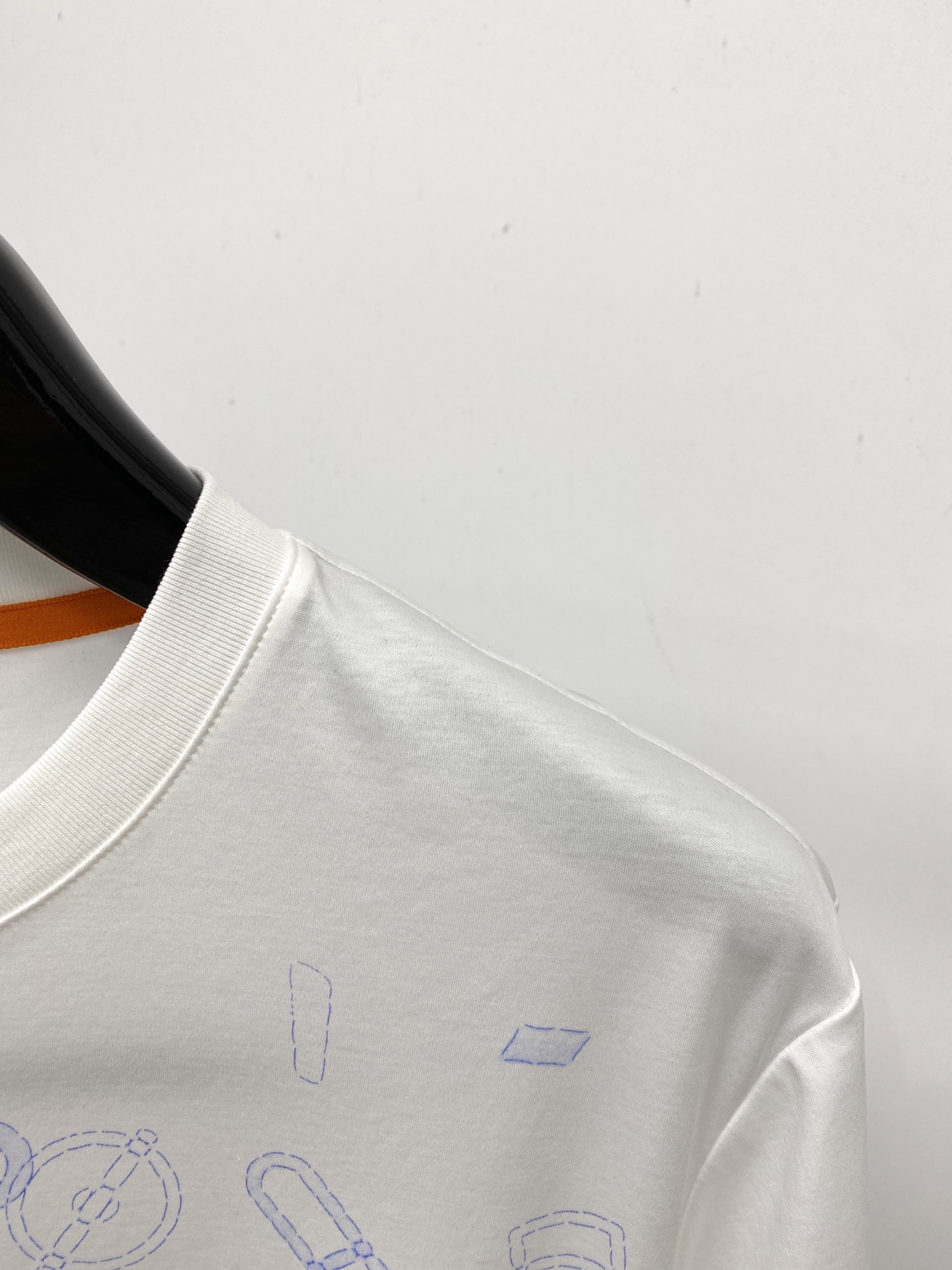 爱马仕、2026新品短袖T恤，帅气时尚，胸前顶级印花图案logo，简约百搭款。面料棉 不仅挺括，保持潮流