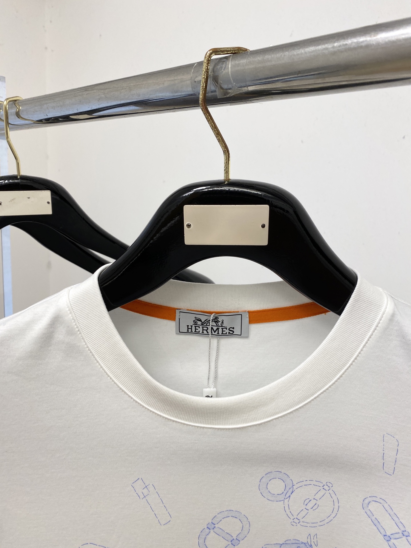 爱马仕、2026新品短袖T恤，帅气时尚，胸前顶级印花图案logo，简约百搭款。面料棉 不仅挺括，保持潮流