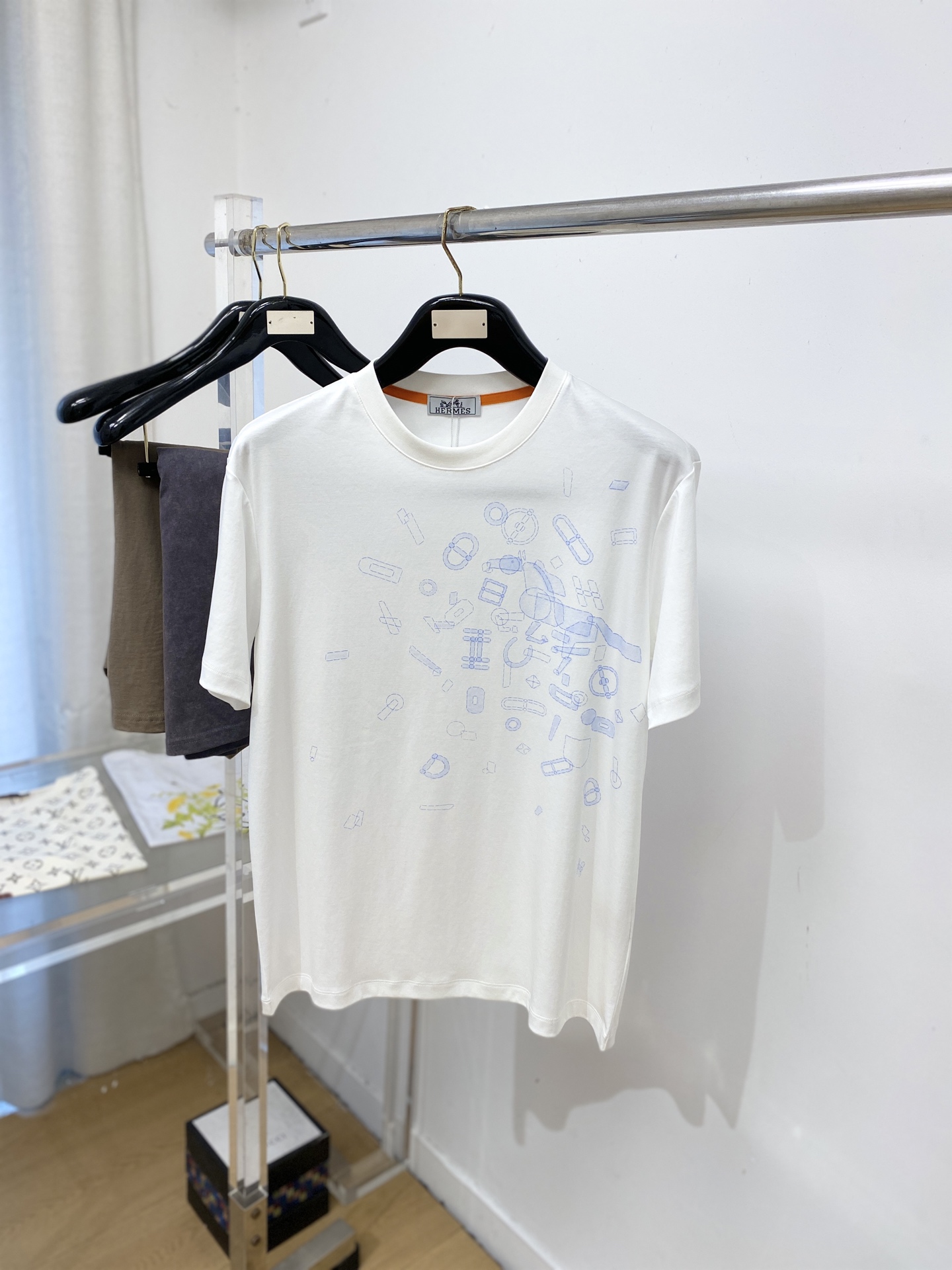 爱马仕、2026新品短袖T恤，帅气时尚，胸前顶级印花图案logo，简约百搭款。面料棉 不仅挺括，保持潮流