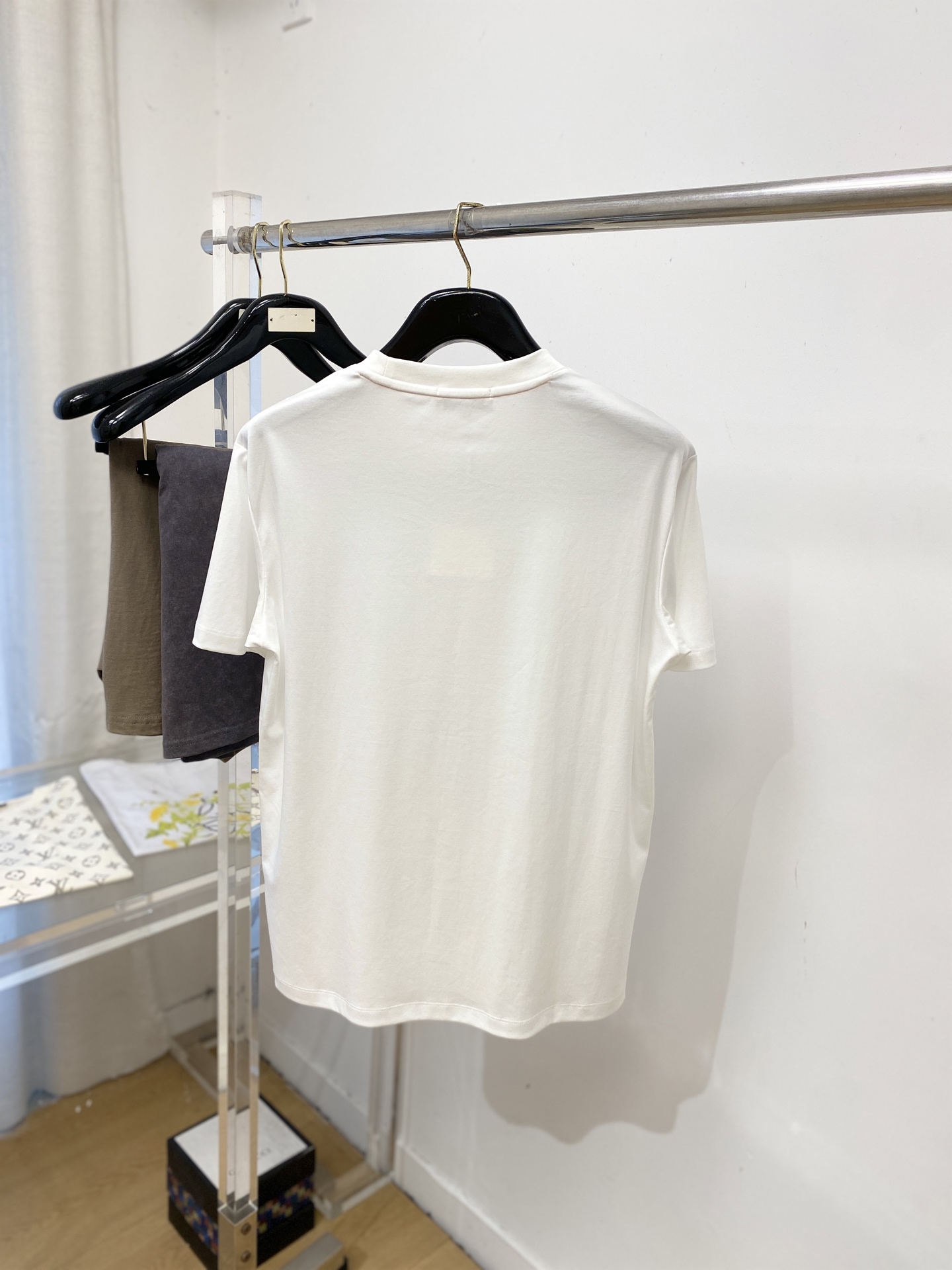 爱马仕、2026新品短袖T恤，帅气时尚，胸前顶级印花图案logo，简约百搭款。面料棉 不仅挺括，保持潮流