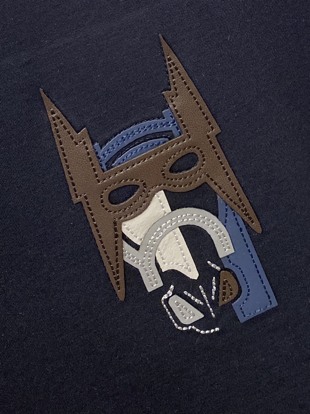 爱马仕、2026新品短袖T恤，帅气时尚，胸前刺绣装饰图案logo，简约百搭款。面料棉 不仅挺括，保持潮流