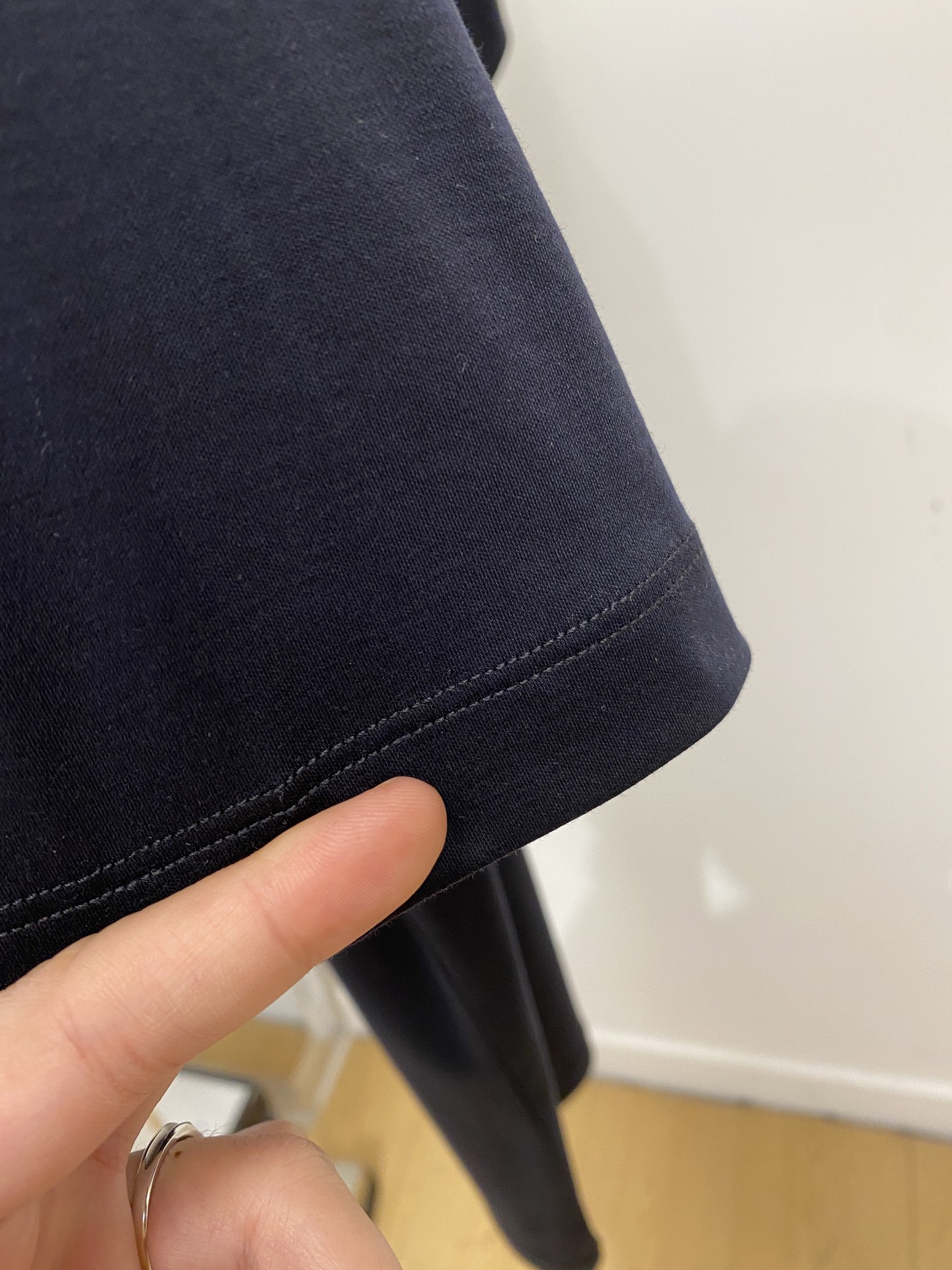 爱马仕、2026新品短袖T恤，帅气时尚，胸前刺绣装饰图案logo，简约百搭款。面料棉 不仅挺括，保持潮流