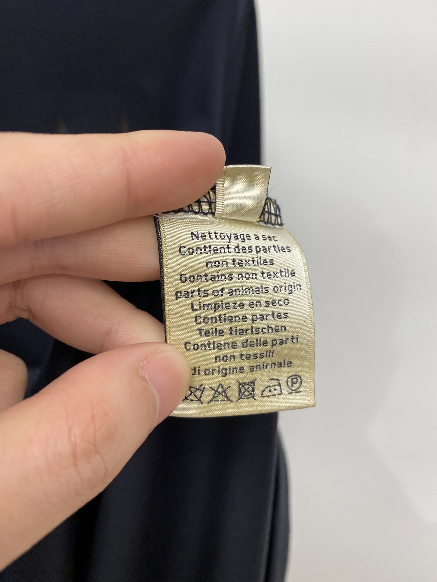 爱马仕、2026新品短袖T恤，帅气时尚，胸前刺绣装饰图案logo，简约百搭款。面料棉 不仅挺括，保持潮流