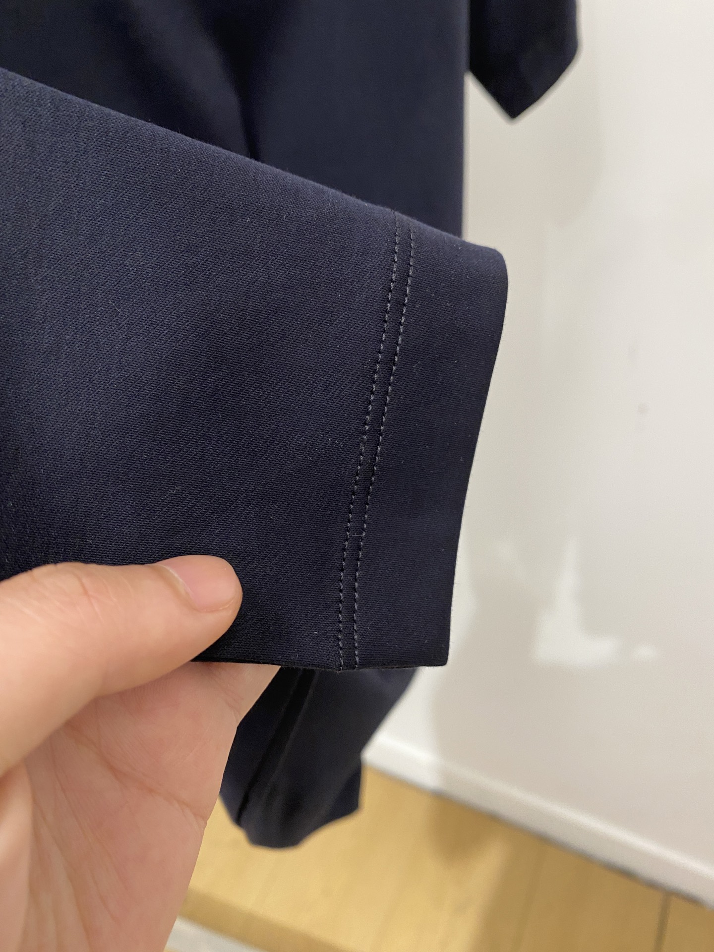 爱马仕、2026新品短袖T恤，帅气时尚，胸前刺绣装饰图案logo，简约百搭款。面料棉 不仅挺括，保持潮流