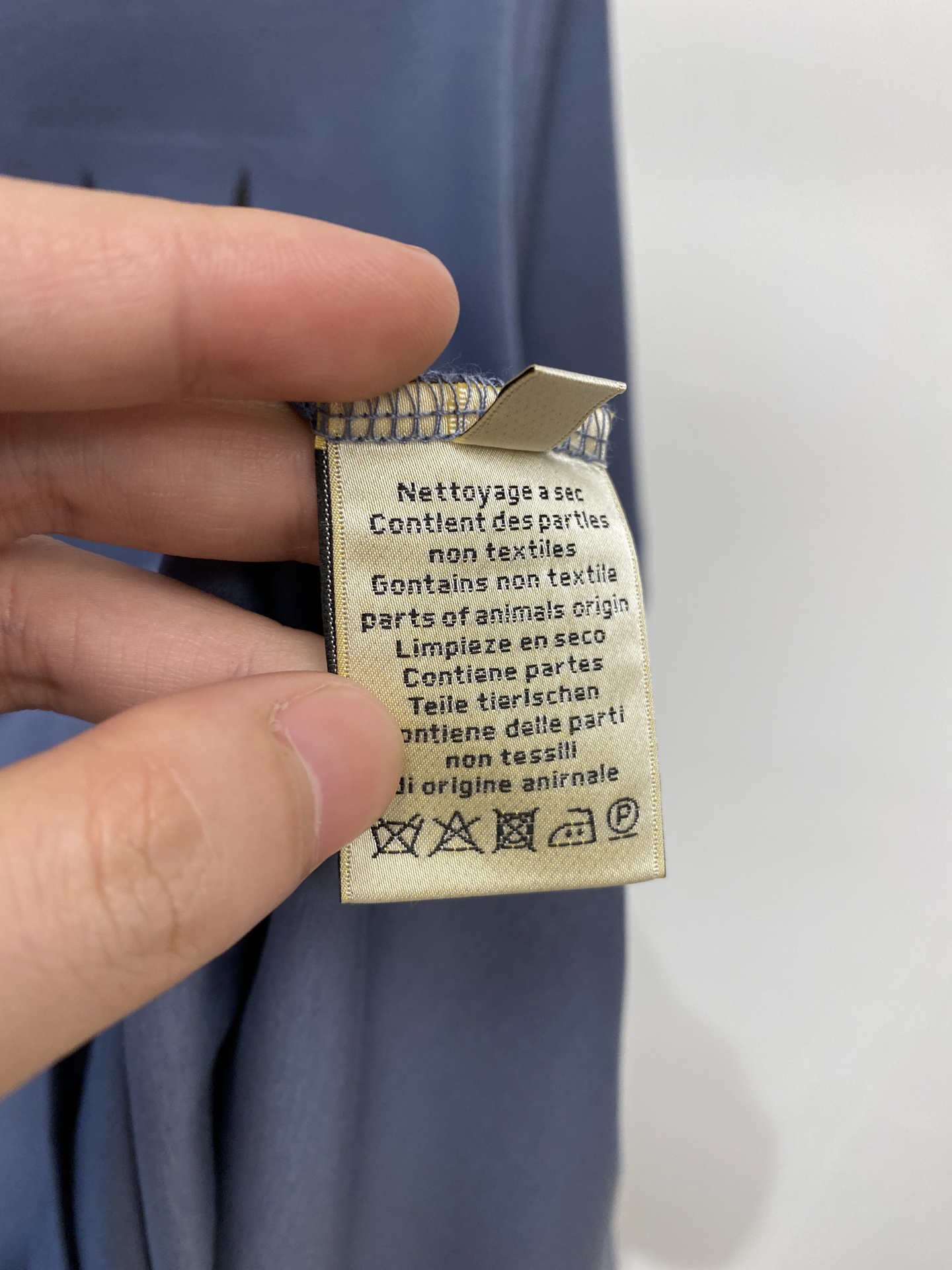 爱马仕、2026新品短袖T恤，帅气时尚，胸前刺绣装饰图案logo，简约百搭款。面料棉 不仅挺括，保持潮流