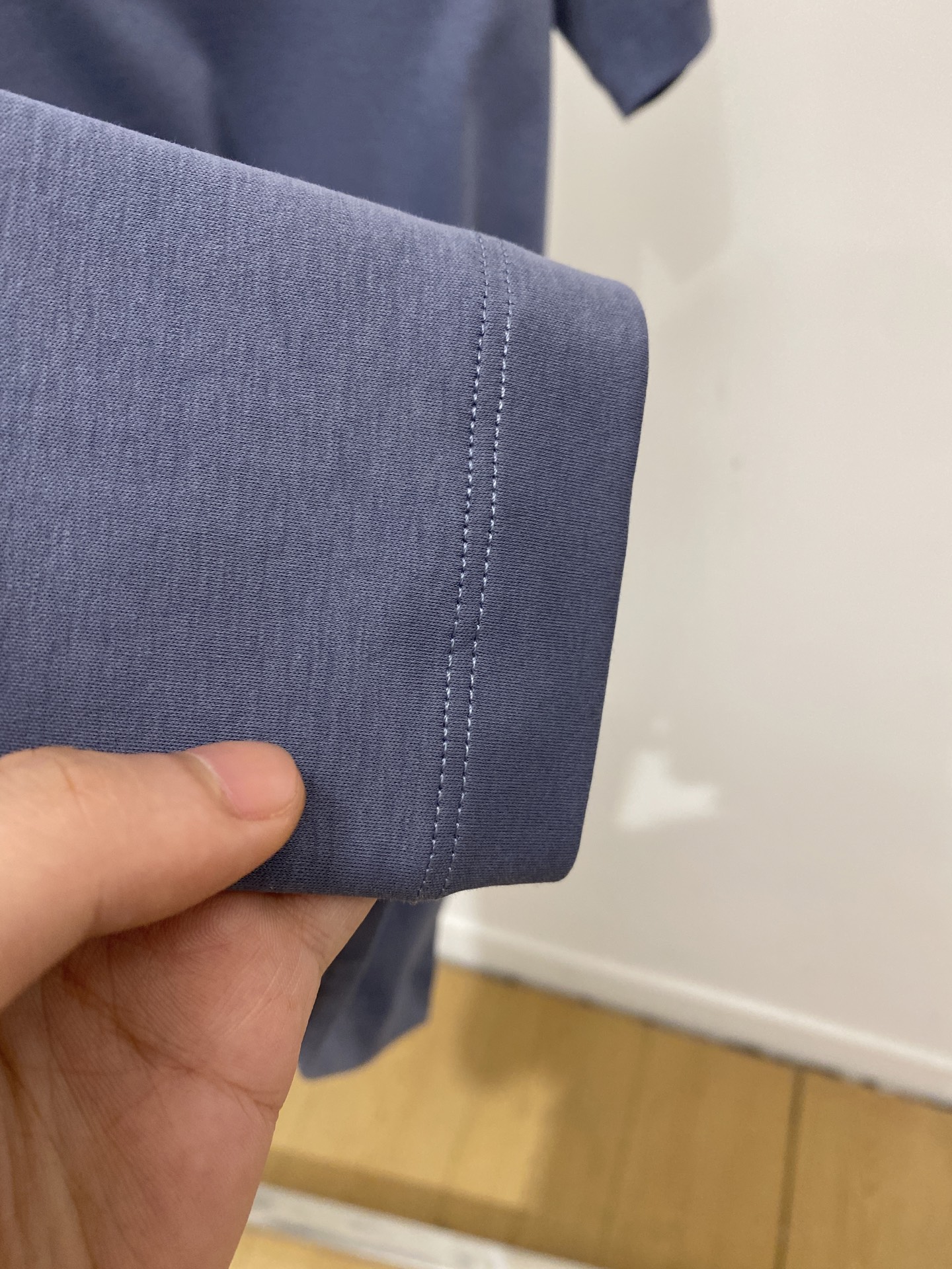 爱马仕、2026新品短袖T恤，帅气时尚，胸前刺绣装饰图案logo，简约百搭款。面料棉 不仅挺括，保持潮流