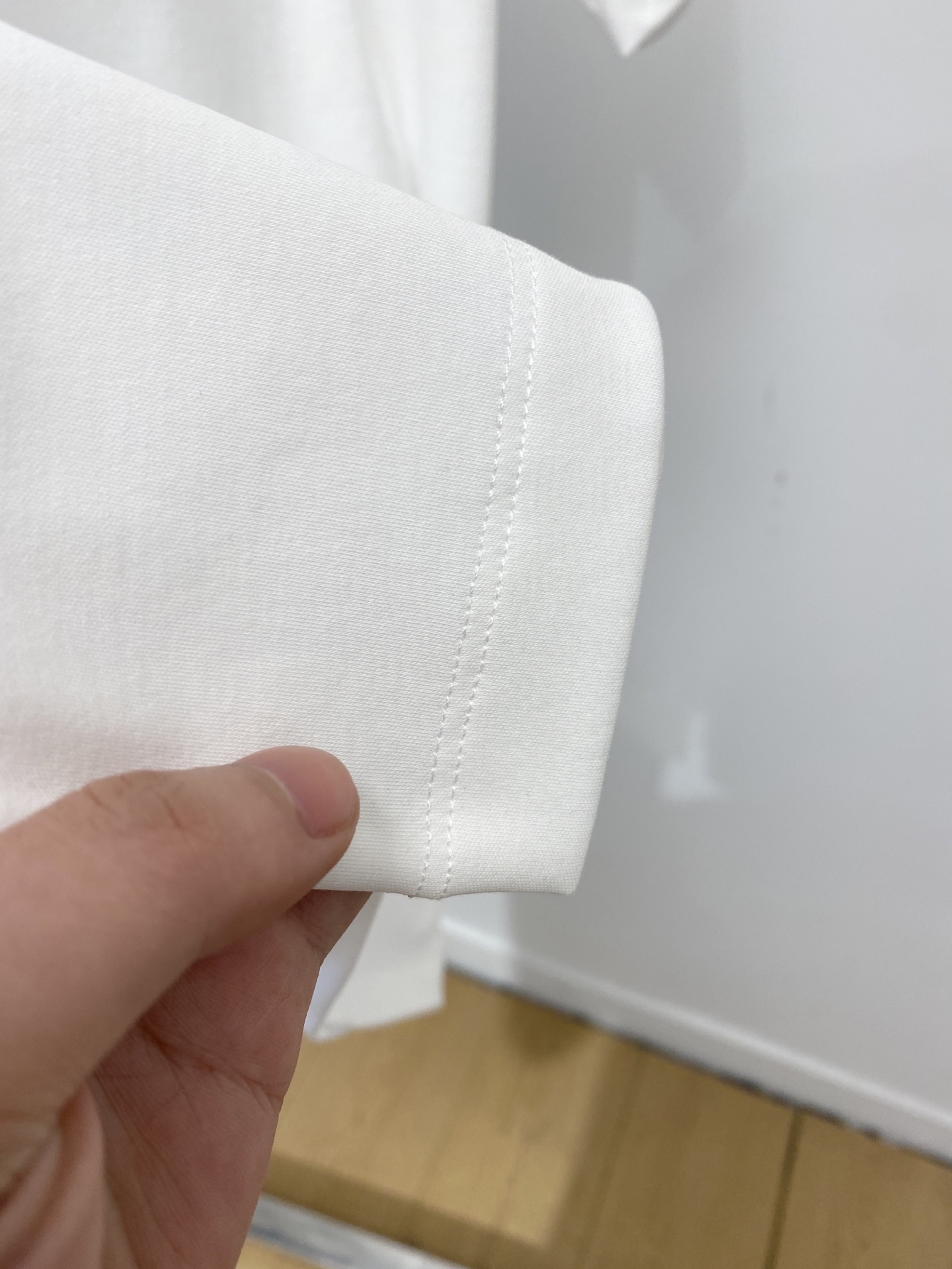 爱马仕、2026新品短袖T恤，帅气时尚，胸前刺绣装饰图案logo，简约百搭款。面料棉 不仅挺括，保持潮流