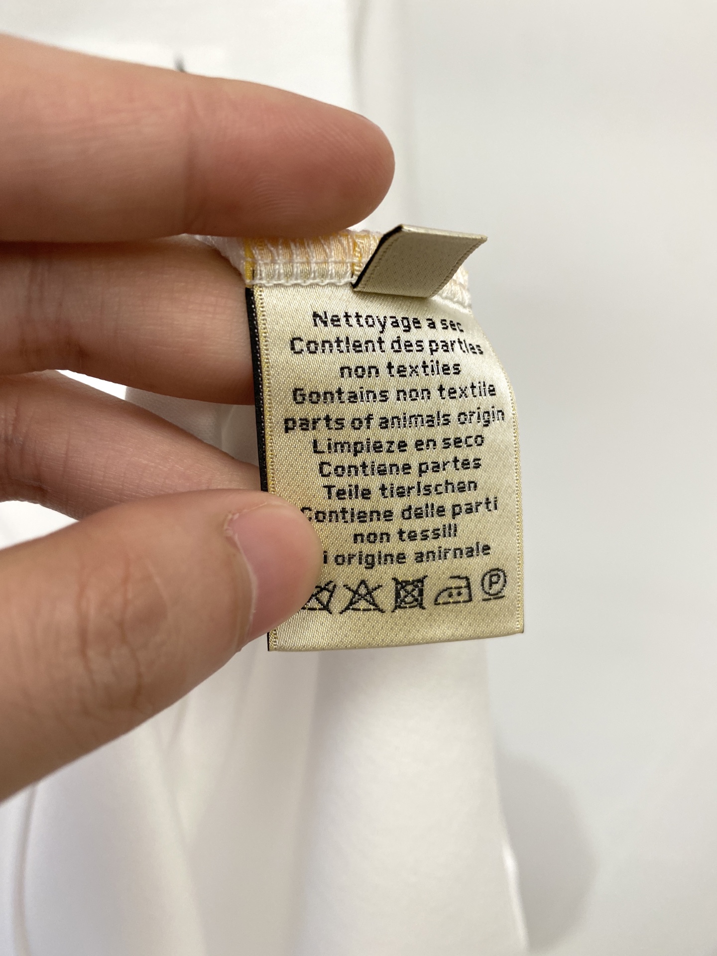 爱马仕、2026新品短袖T恤，帅气时尚，胸前刺绣装饰图案logo，简约百搭款。面料棉 不仅挺括，保持潮流