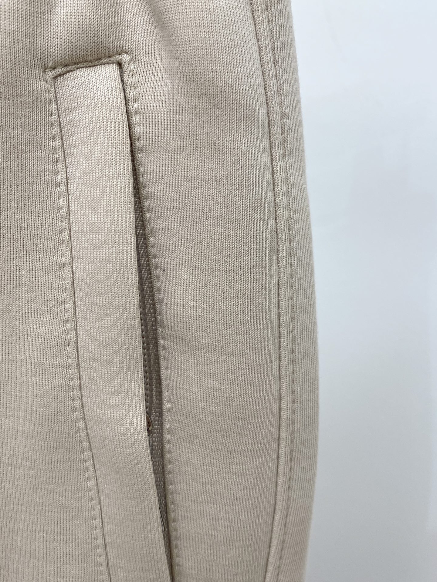 蒙口、2026爆款休闲裤 高弹显瘦必爆简约百搭爆款，做工精细，每一针都看得到用心，超多明星网红最爱 拉长