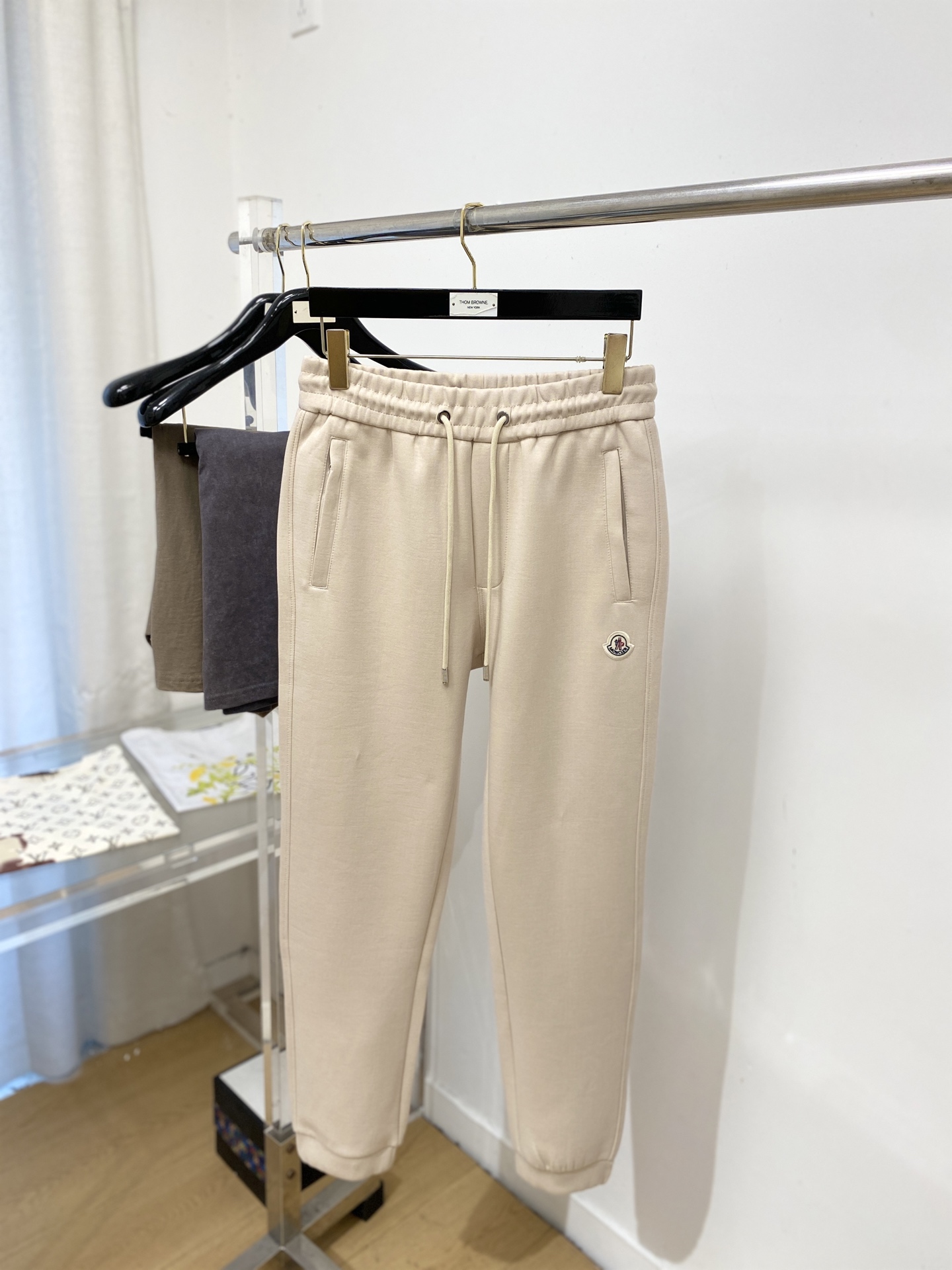 蒙口、2026爆款休闲裤 高弹显瘦必爆简约百搭爆款，做工精细，每一针都看得到用心，超多明星网红最爱 拉长