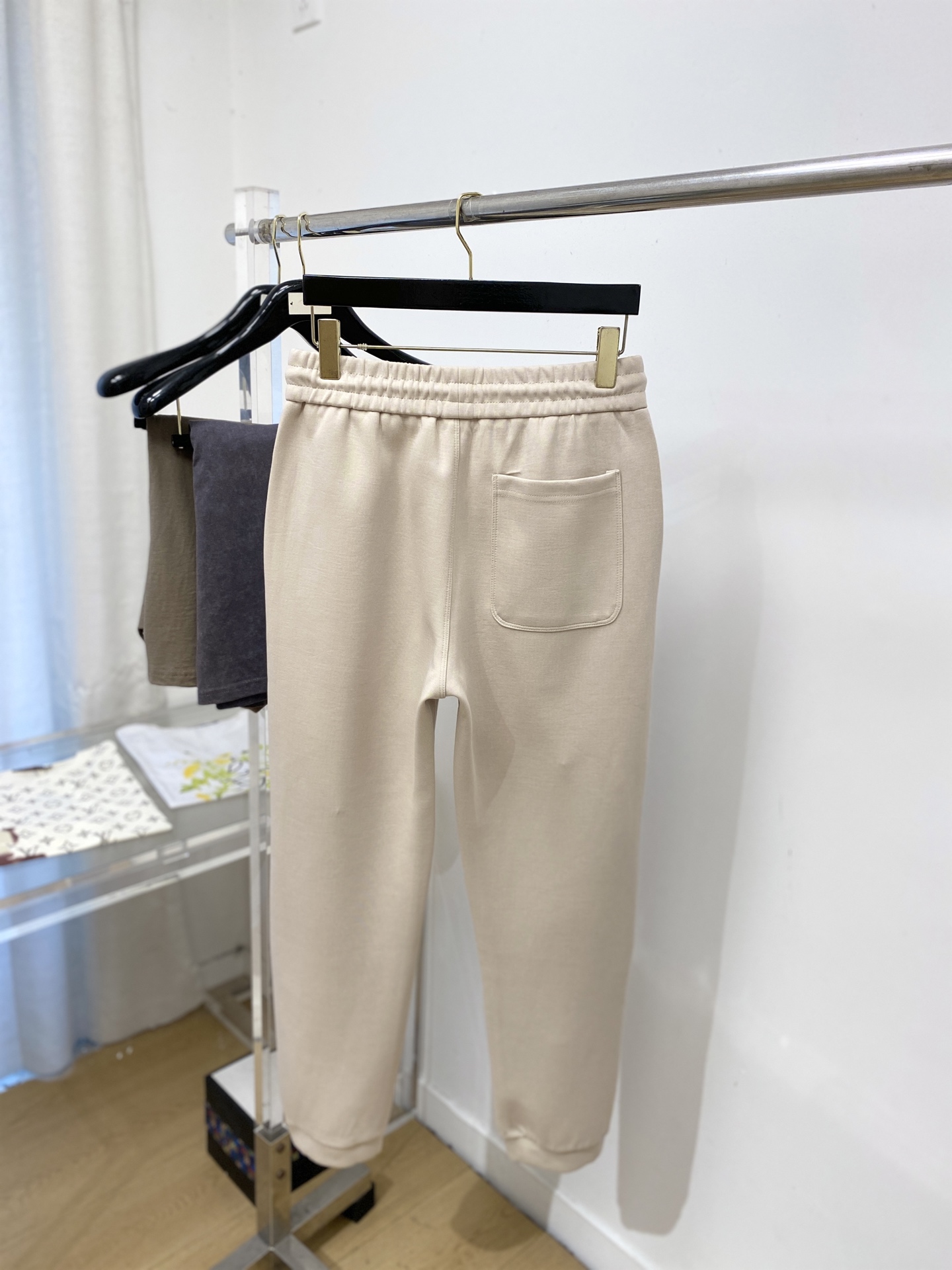 蒙口、2026爆款休闲裤 高弹显瘦必爆简约百搭爆款，做工精细，每一针都看得到用心，超多明星网红最爱 拉长