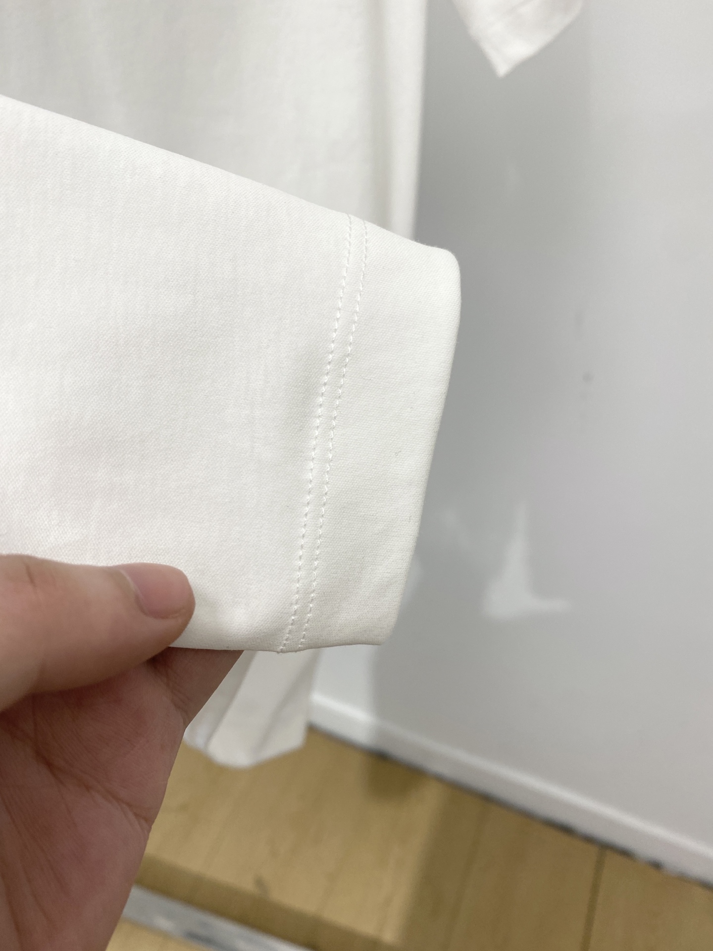 爱马仕、2026新品短袖T恤，帅气时尚，胸前刺绣装饰字母logo，简约百搭款。面料棉 不仅挺括，保持潮流