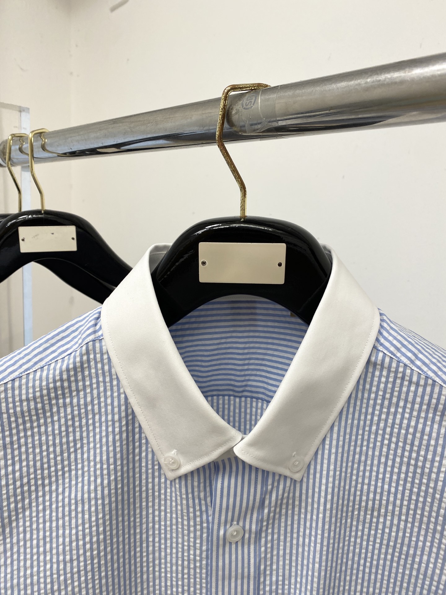 TB、2026新品衬衫，时尚帅气，简约百搭款，定制原版面料，不仅挺括，保持潮流的廓形，又穿着舒适，纱织更