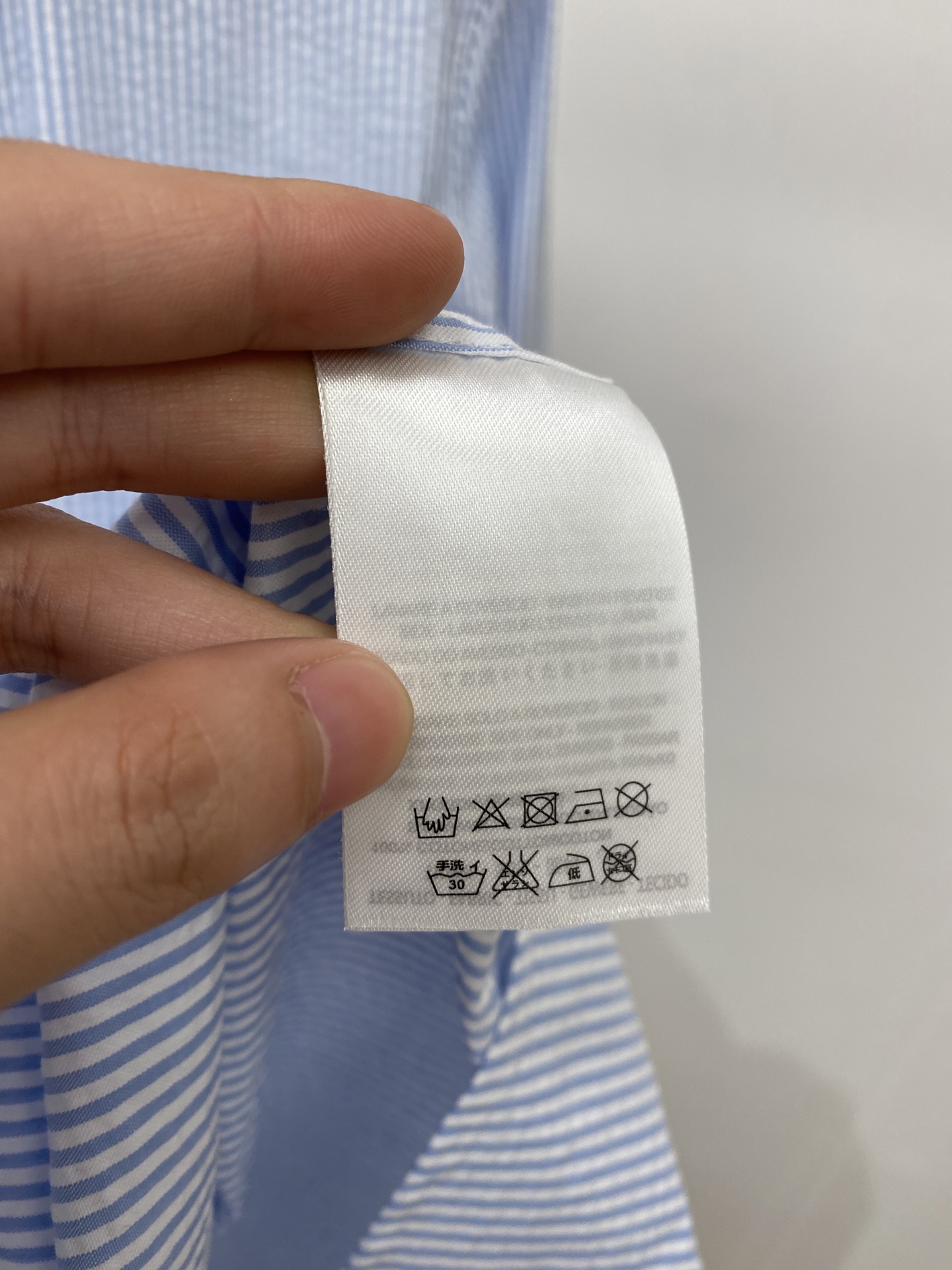 TB、2026新品衬衫，时尚帅气，简约百搭款，定制原版面料，不仅挺括，保持潮流的廓形，又穿着舒适，纱织更