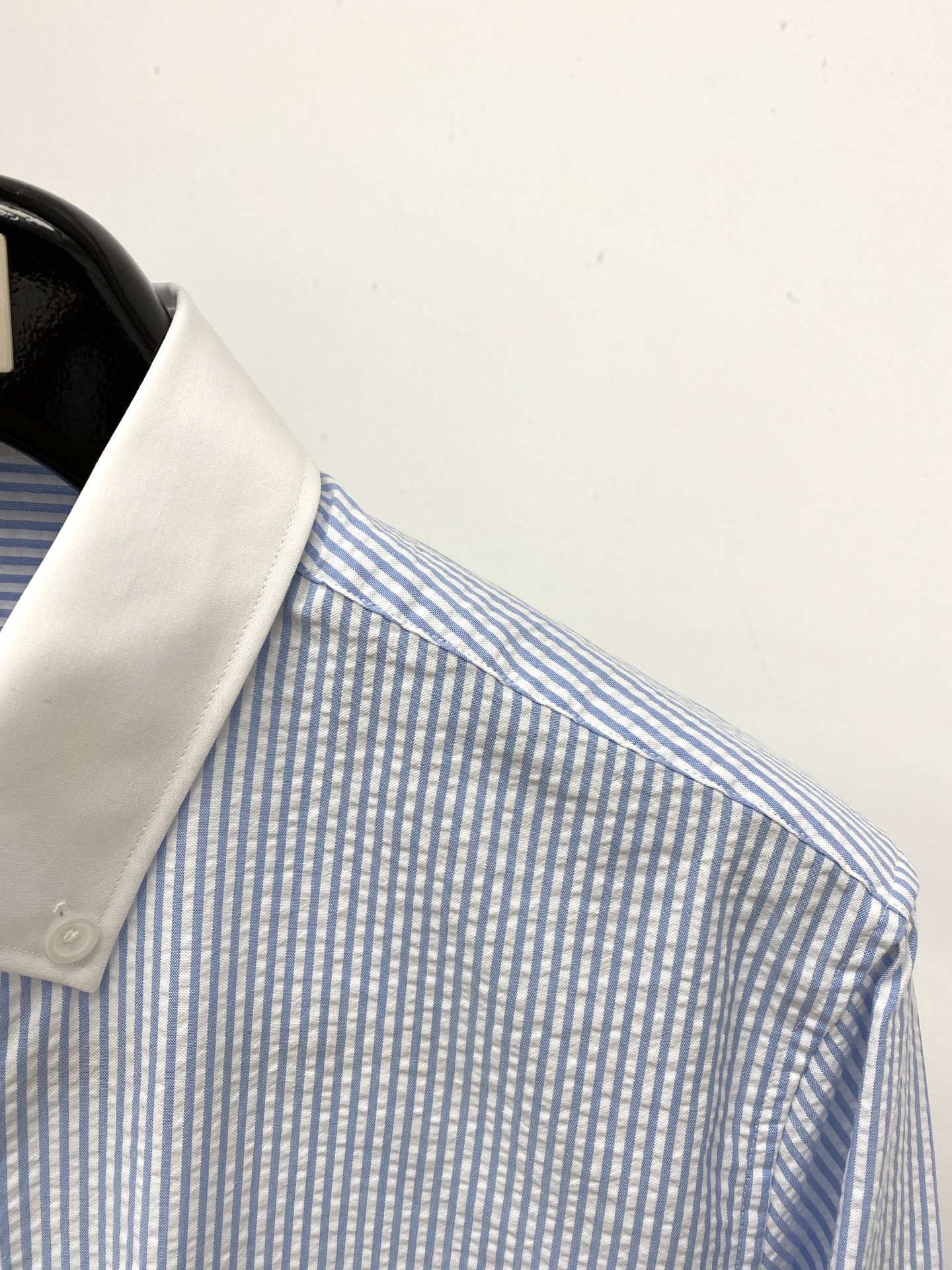 TB、2026新品衬衫，时尚帅气，简约百搭款，定制原版面料，不仅挺括，保持潮流的廓形，又穿着舒适，纱织更