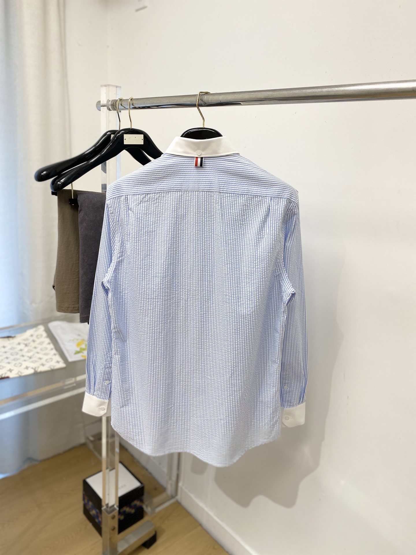 TB、2026新品衬衫，时尚帅气，简约百搭款，定制原版面料，不仅挺括，保持潮流的廓形，又穿着舒适，纱织更