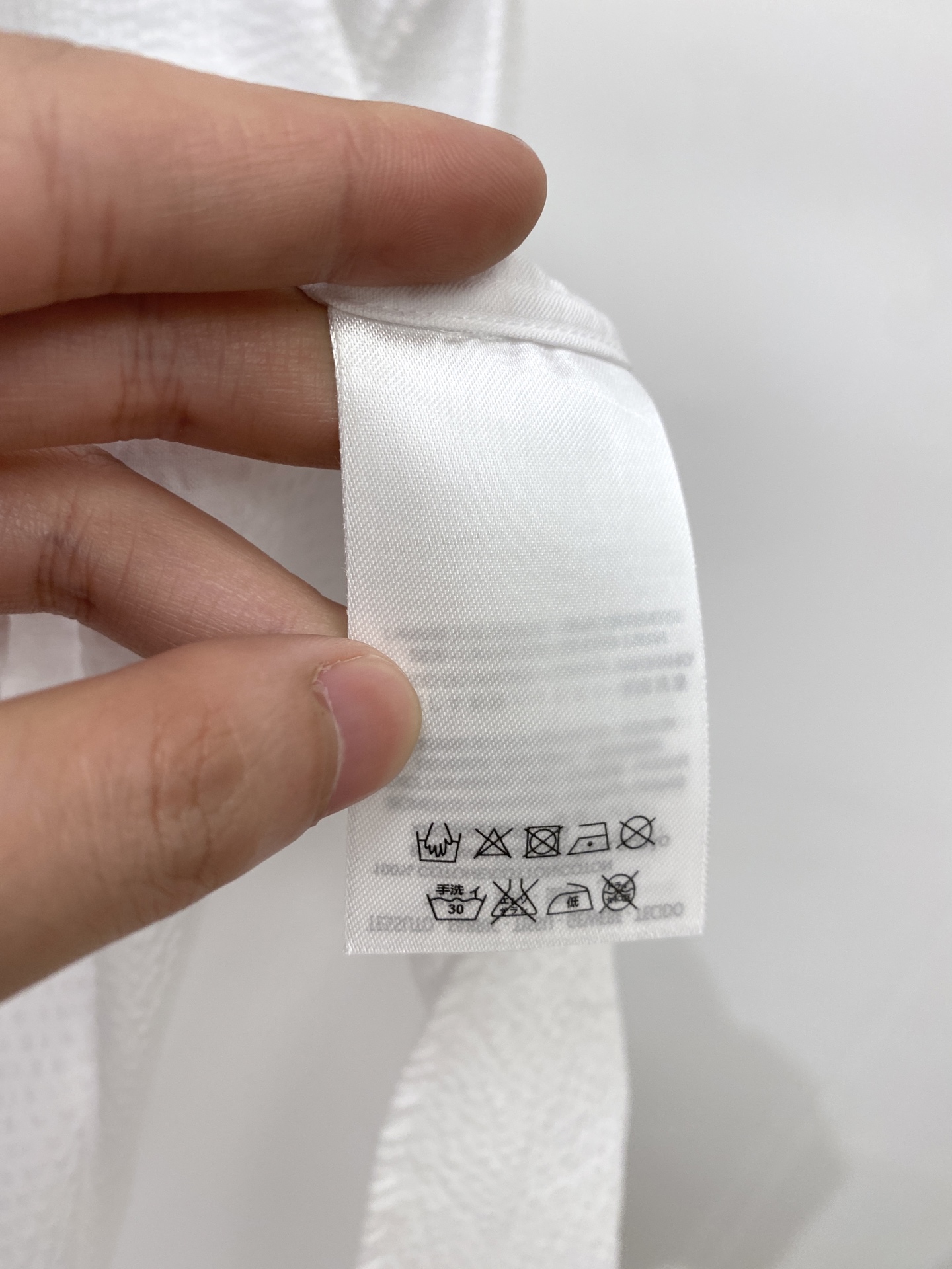 迪奥、2026新品衬衫，时尚帅气，简约百搭款，定制原版面料，不仅挺括，保持潮流的廓形，又穿着舒适，纱织更