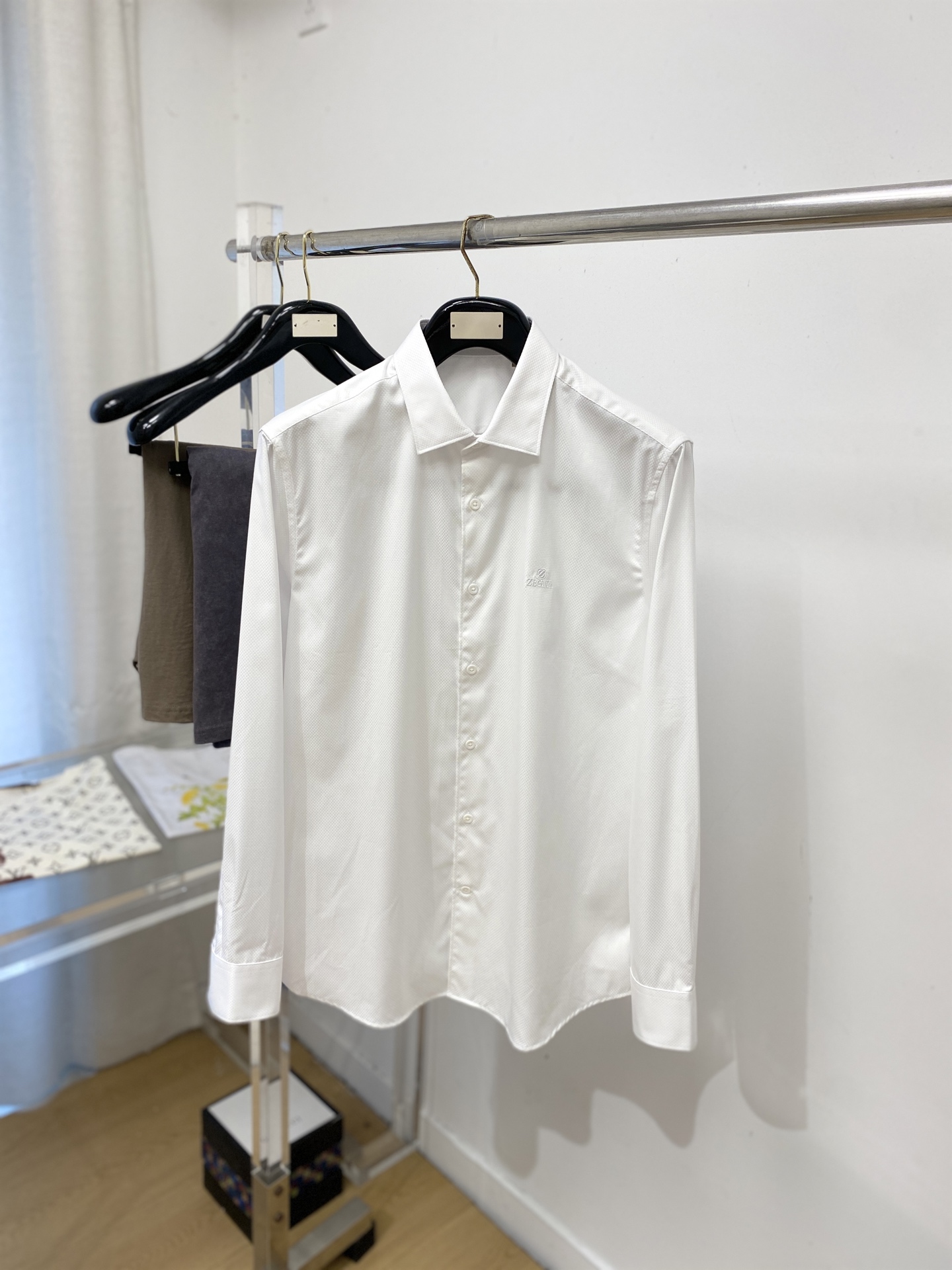 杰尼亚、2026新品衬衫，时尚帅气，简约百搭款，定制原版面料，不仅挺括，保持潮流的廓形，又穿着舒适，纱织