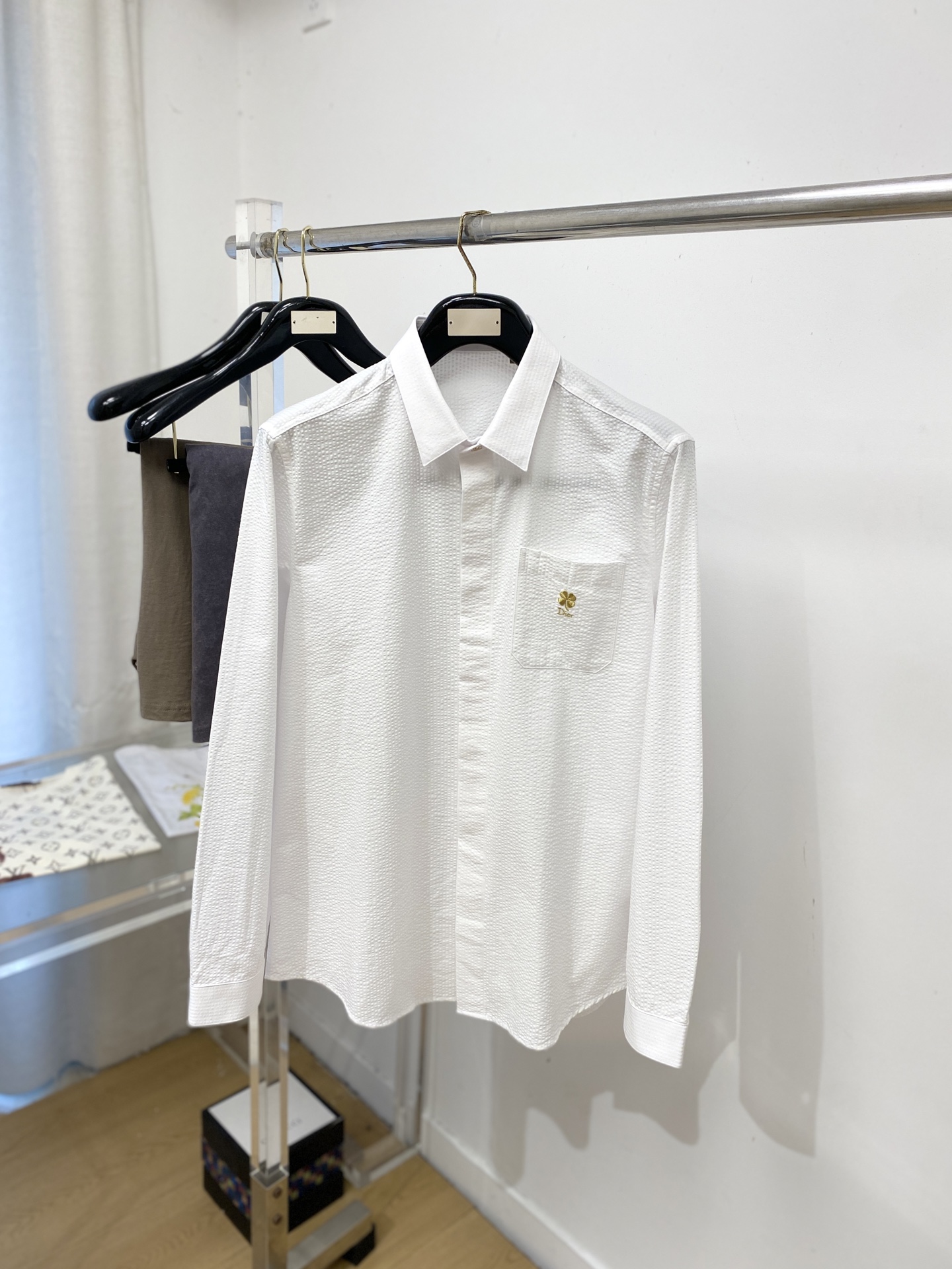 迪奥、2026新品衬衫，时尚帅气，简约百搭款，定制原版面料，不仅挺括，保持潮流的廓形，又穿着舒适，纱织更