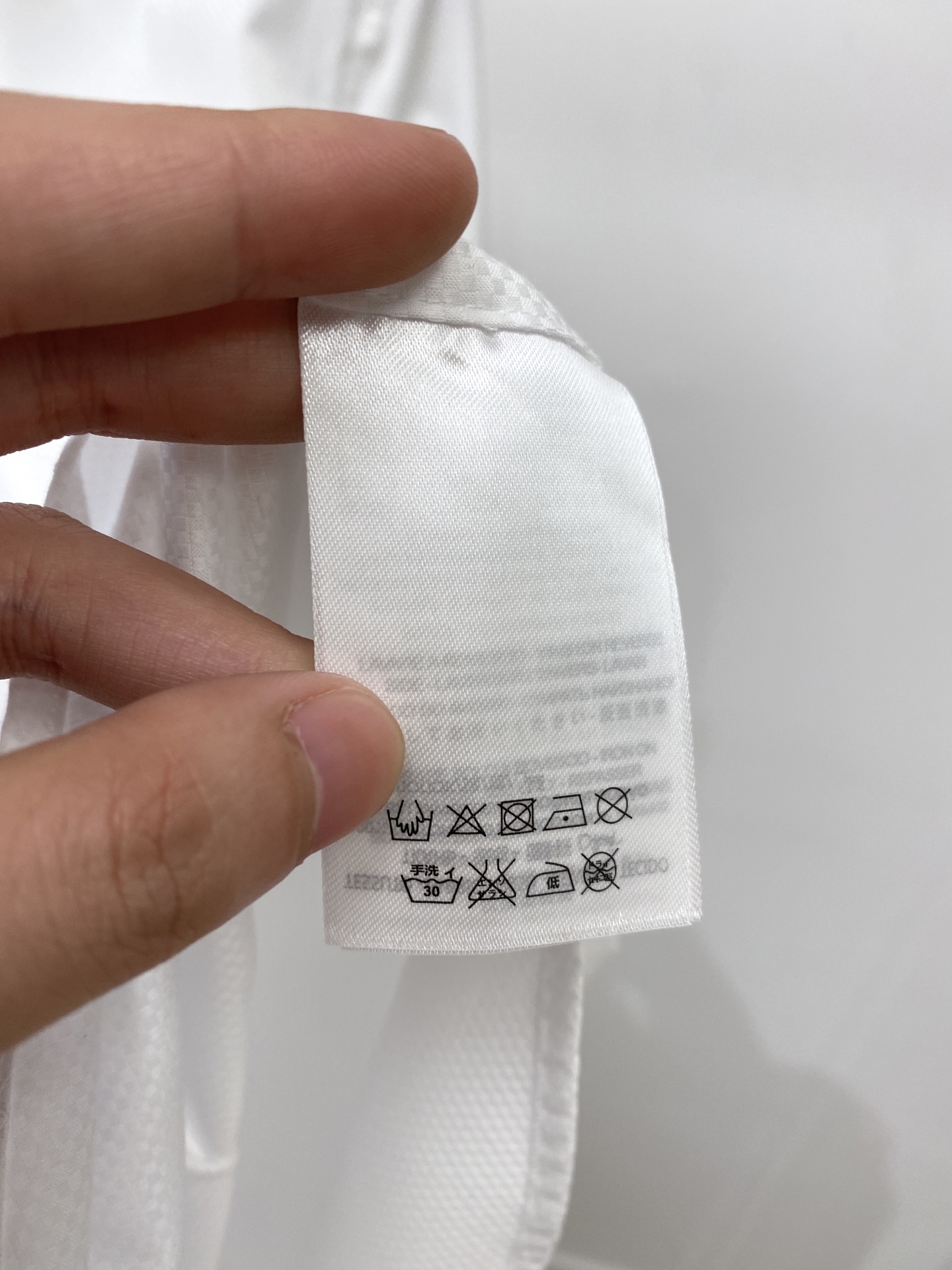 杰尼亚、2026新品衬衫，时尚帅气，简约百搭款，定制原版面料，不仅挺括，保持潮流的廓形，又穿着舒适，纱织