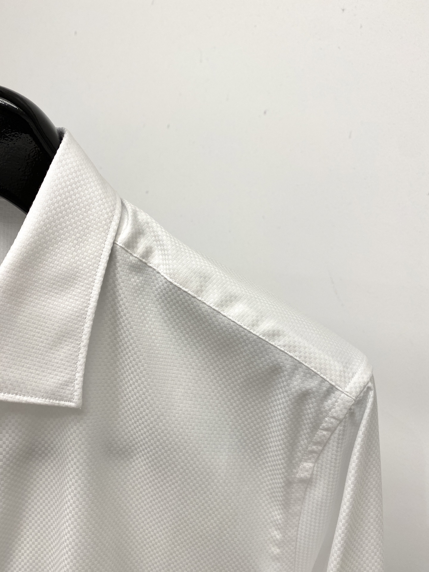 杰尼亚、2026新品衬衫，时尚帅气，简约百搭款，定制原版面料，不仅挺括，保持潮流的廓形，又穿着舒适，纱织