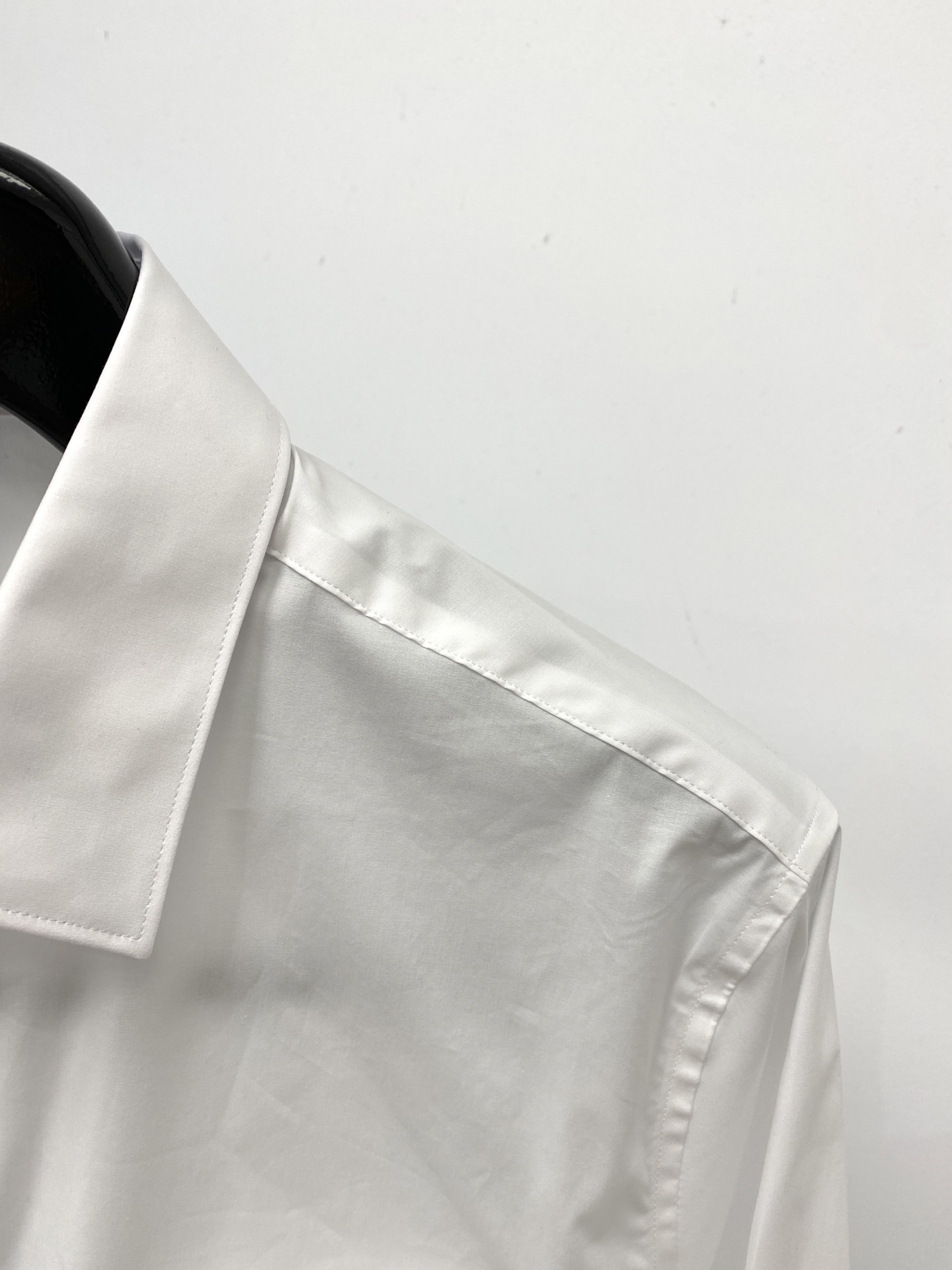 古奇、2026新品衬衫，时尚帅气，简约百搭款，定制原版面料，不仅挺括，保持潮流的廓形，又穿着舒适纱织更细