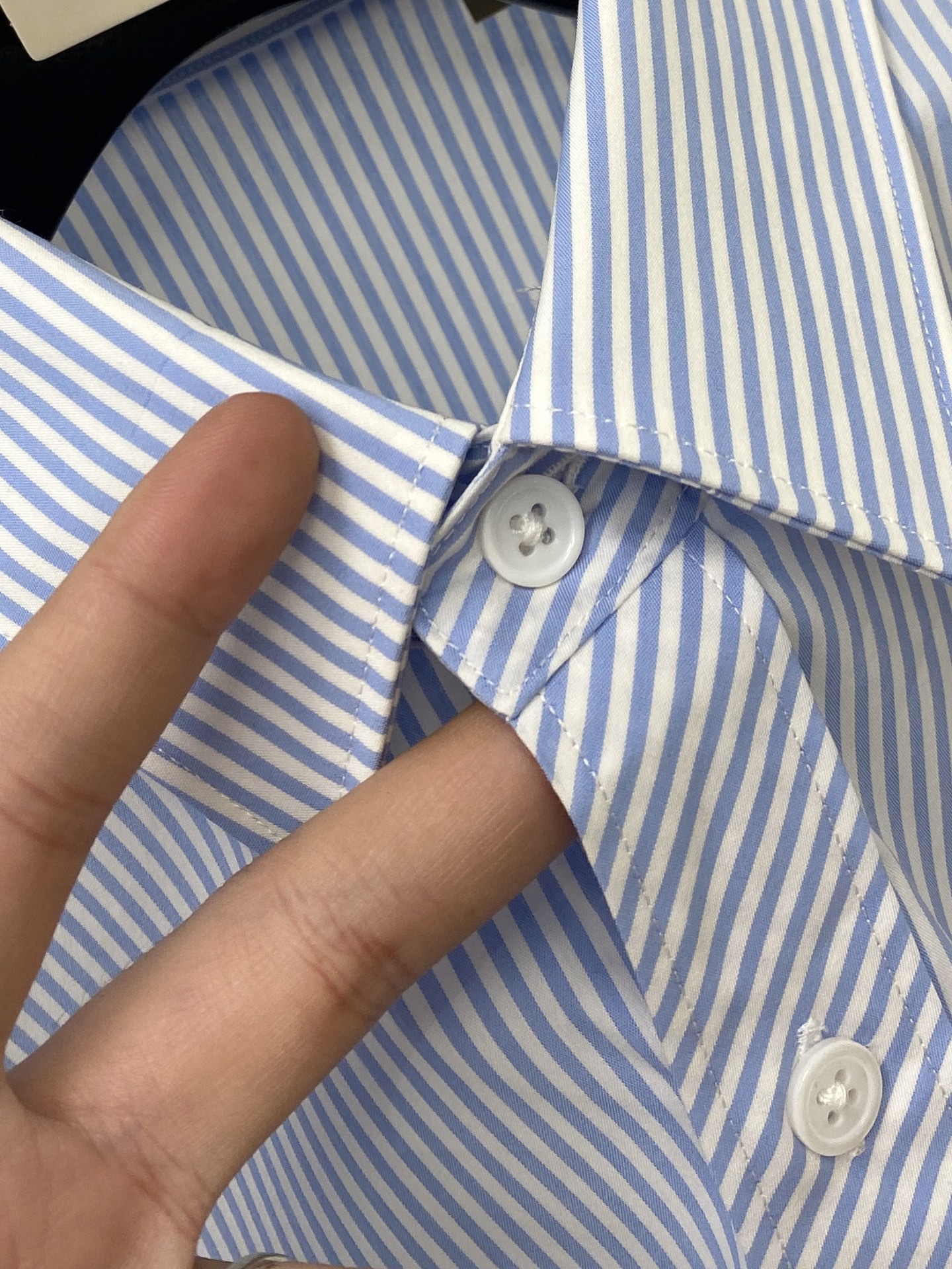 迪奥、2026新品衬衫，时尚帅气，简约百搭款，定制原版面料，不仅挺括，保持潮流的廓形，又穿着舒适，纱织更