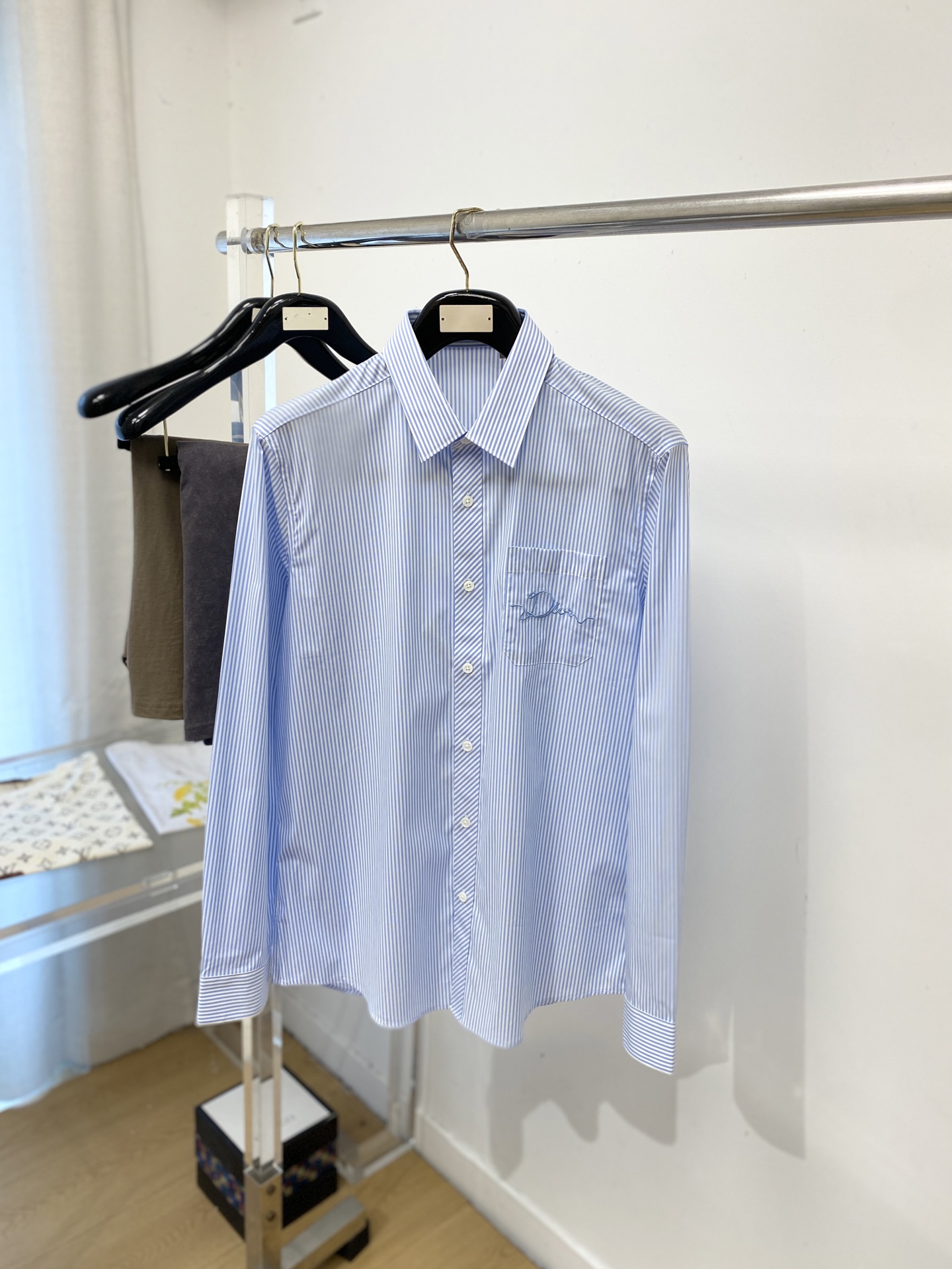 迪奥、2026新品衬衫，时尚帅气，简约百搭款，定制原版面料，不仅挺括，保持潮流的廓形，又穿着舒适，纱织更