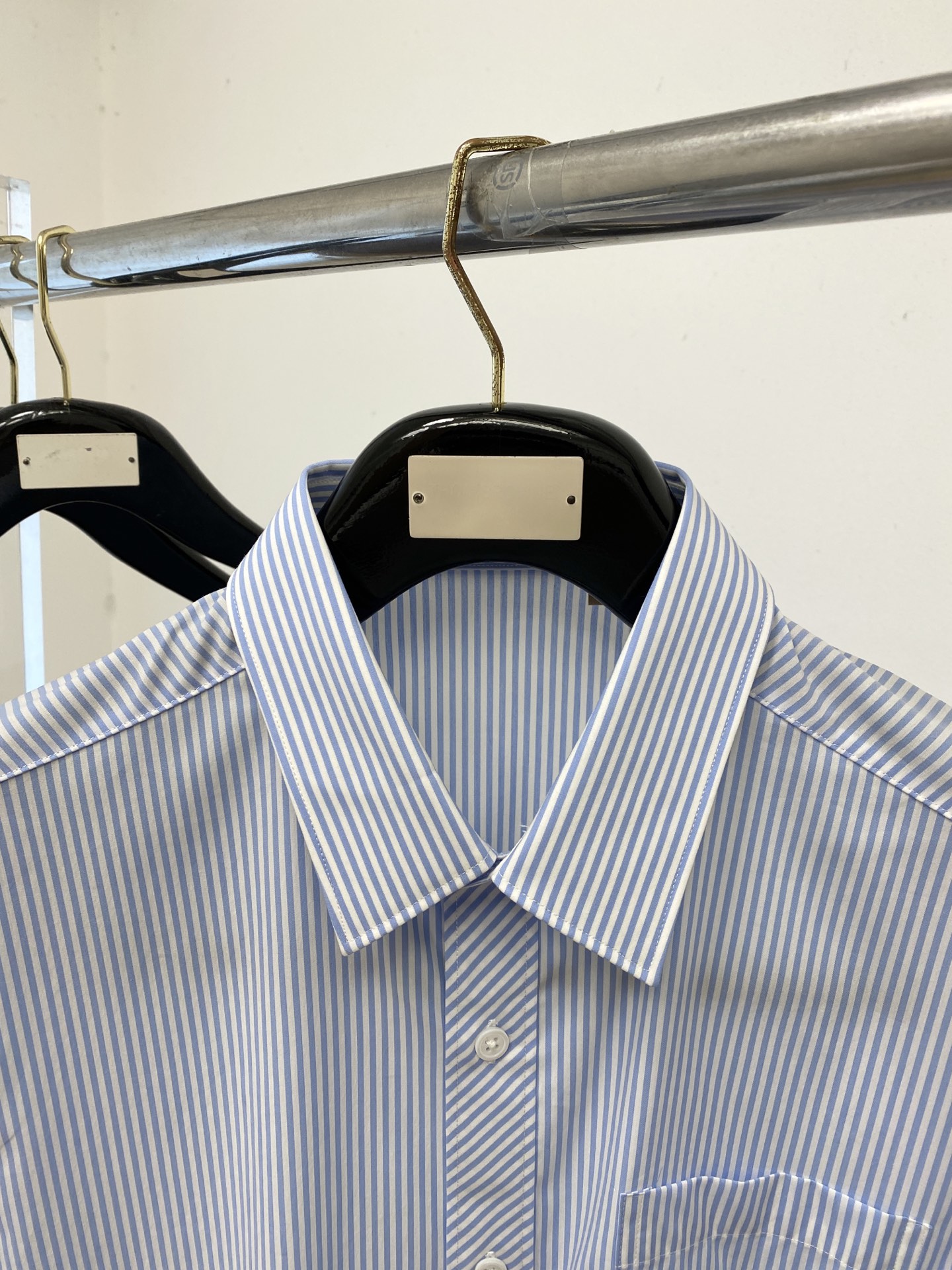 迪奥、2026新品衬衫，时尚帅气，简约百搭款，定制原版面料，不仅挺括，保持潮流的廓形，又穿着舒适，纱织更