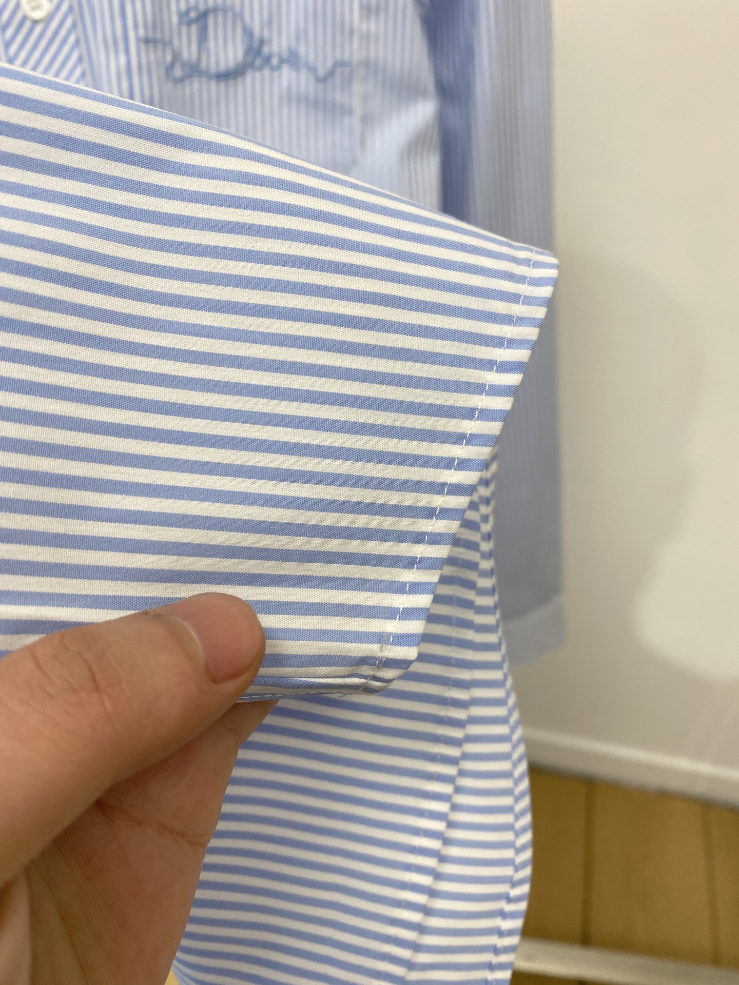 迪奥、2026新品衬衫，时尚帅气，简约百搭款，定制原版面料，不仅挺括，保持潮流的廓形，又穿着舒适，纱织更