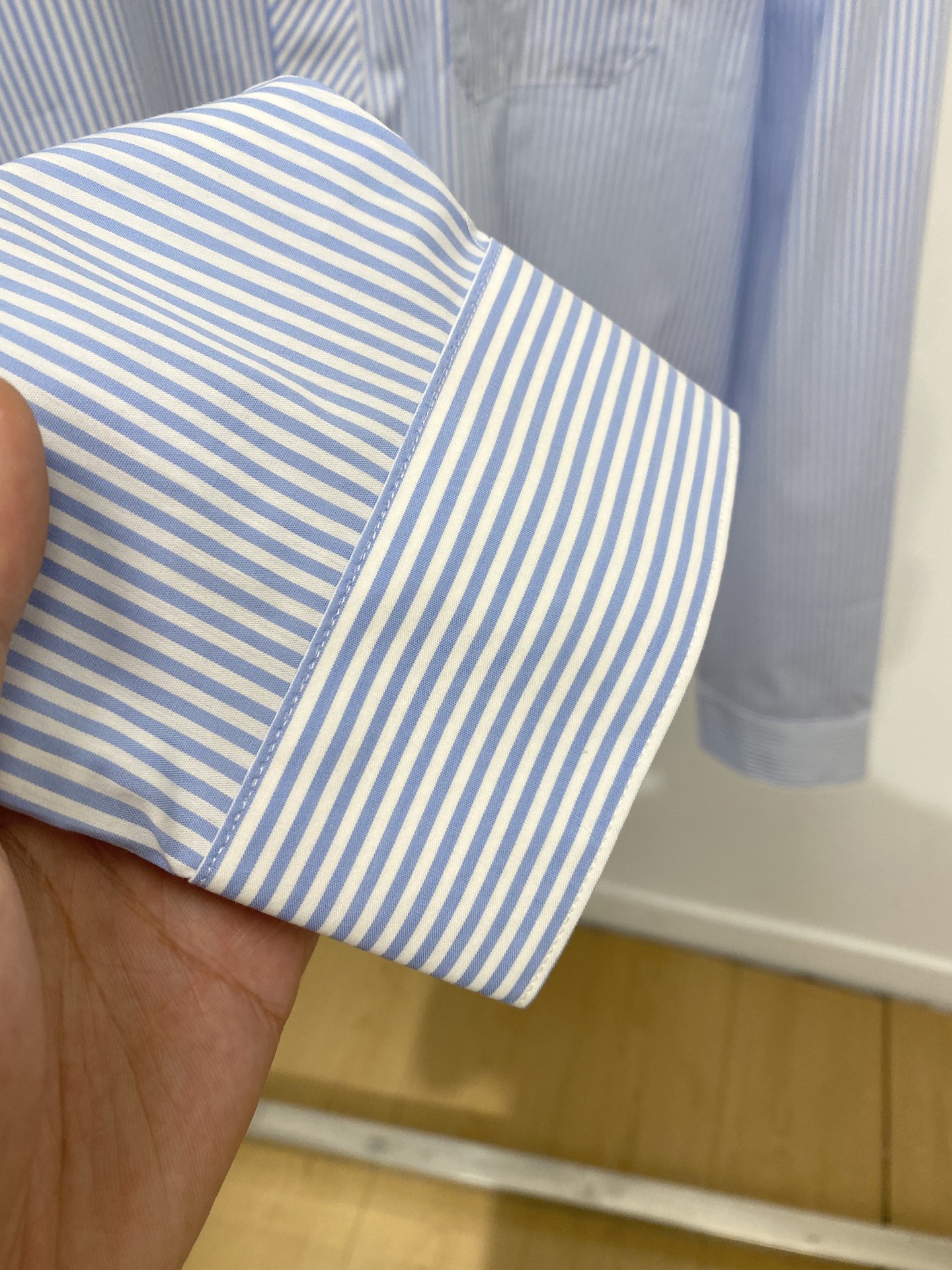 迪奥、2026新品衬衫，时尚帅气，简约百搭款，定制原版面料，不仅挺括，保持潮流的廓形，又穿着舒适，纱织更