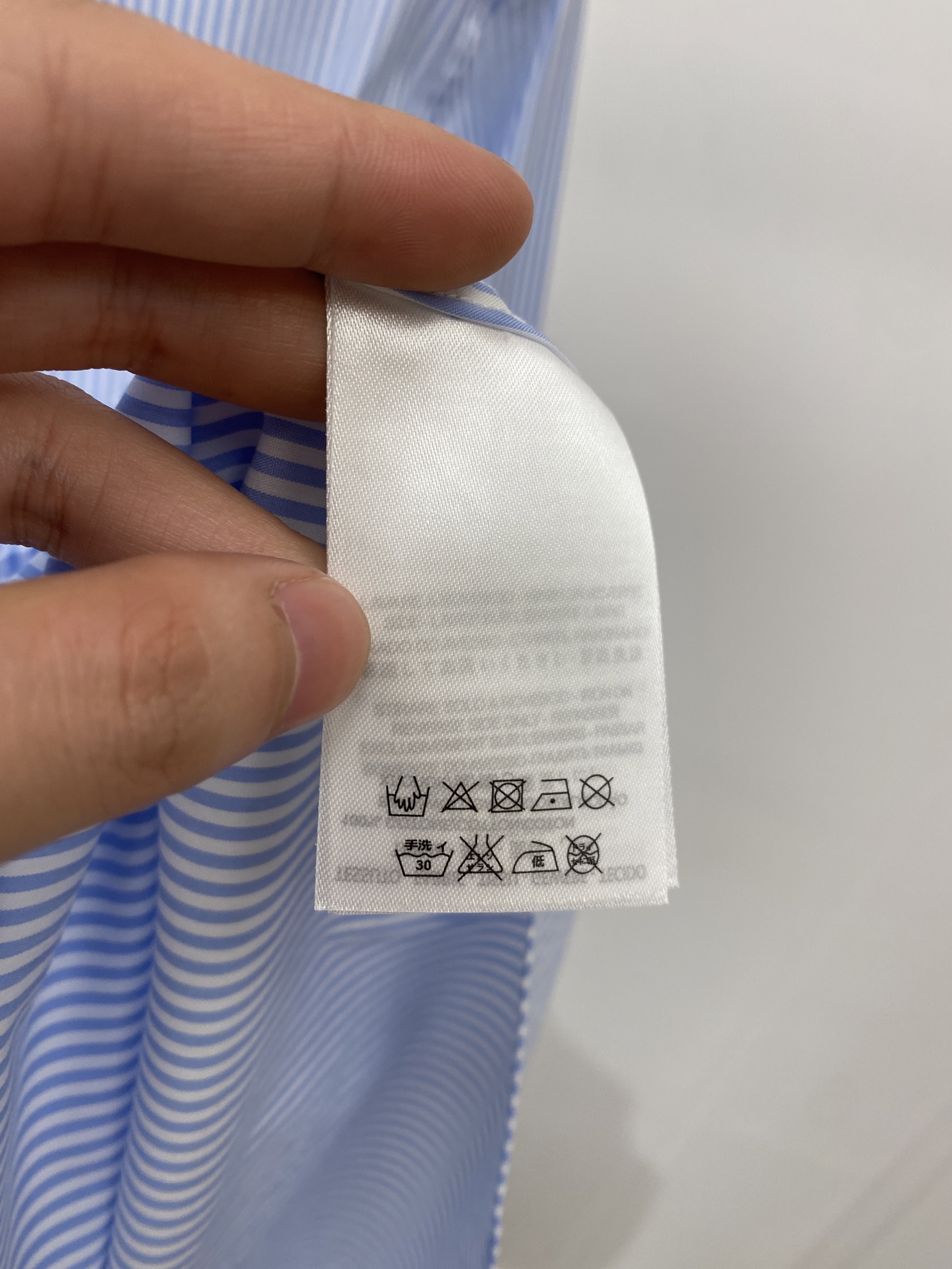 迪奥、2026新品衬衫，时尚帅气，简约百搭款，定制原版面料，不仅挺括，保持潮流的廓形，又穿着舒适，纱织更