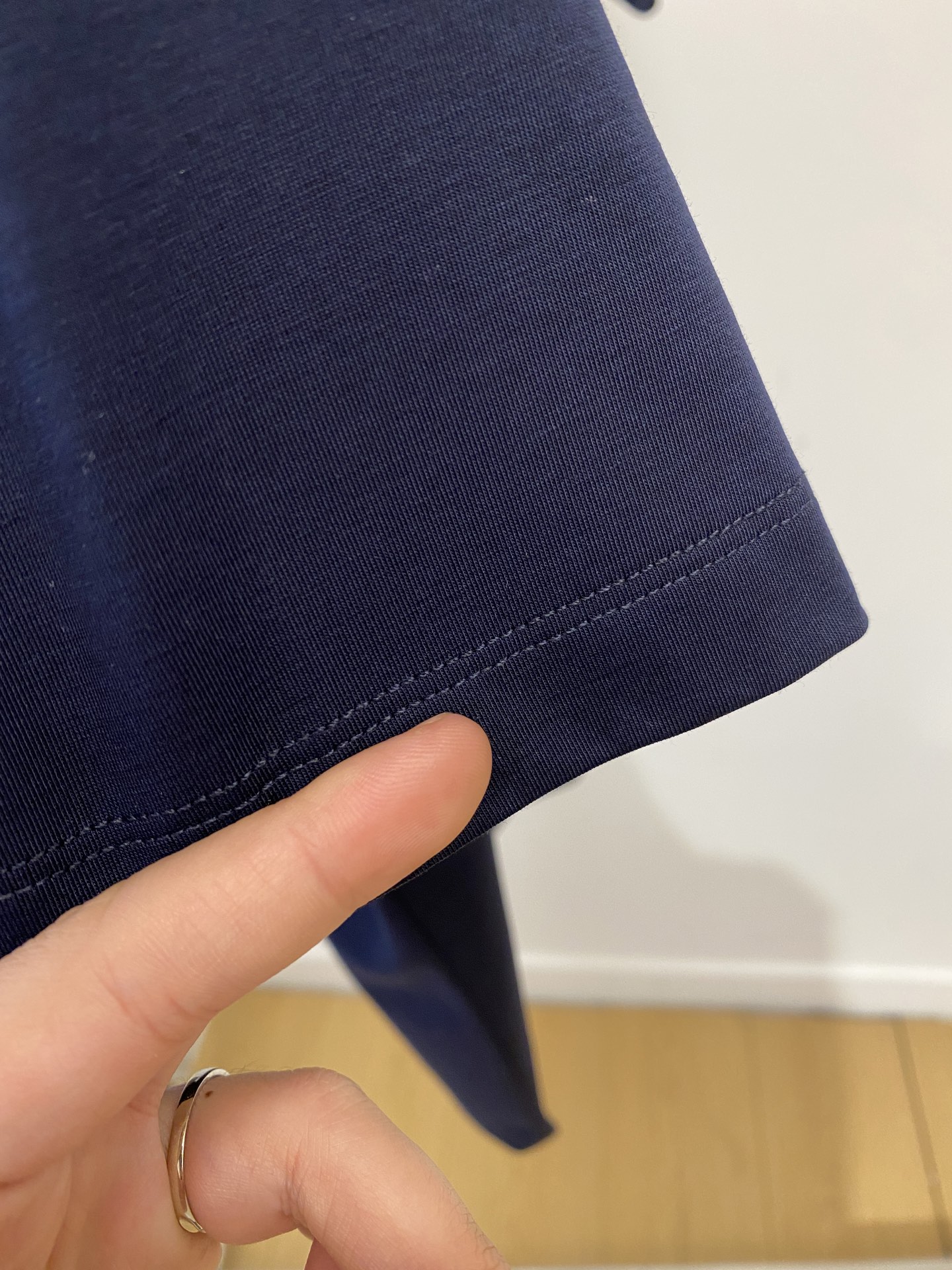 loro Piana、2026新品短袖T恤，帅气时尚，胸前精致刺绣图案字母logo，简约百搭款。面料棉 