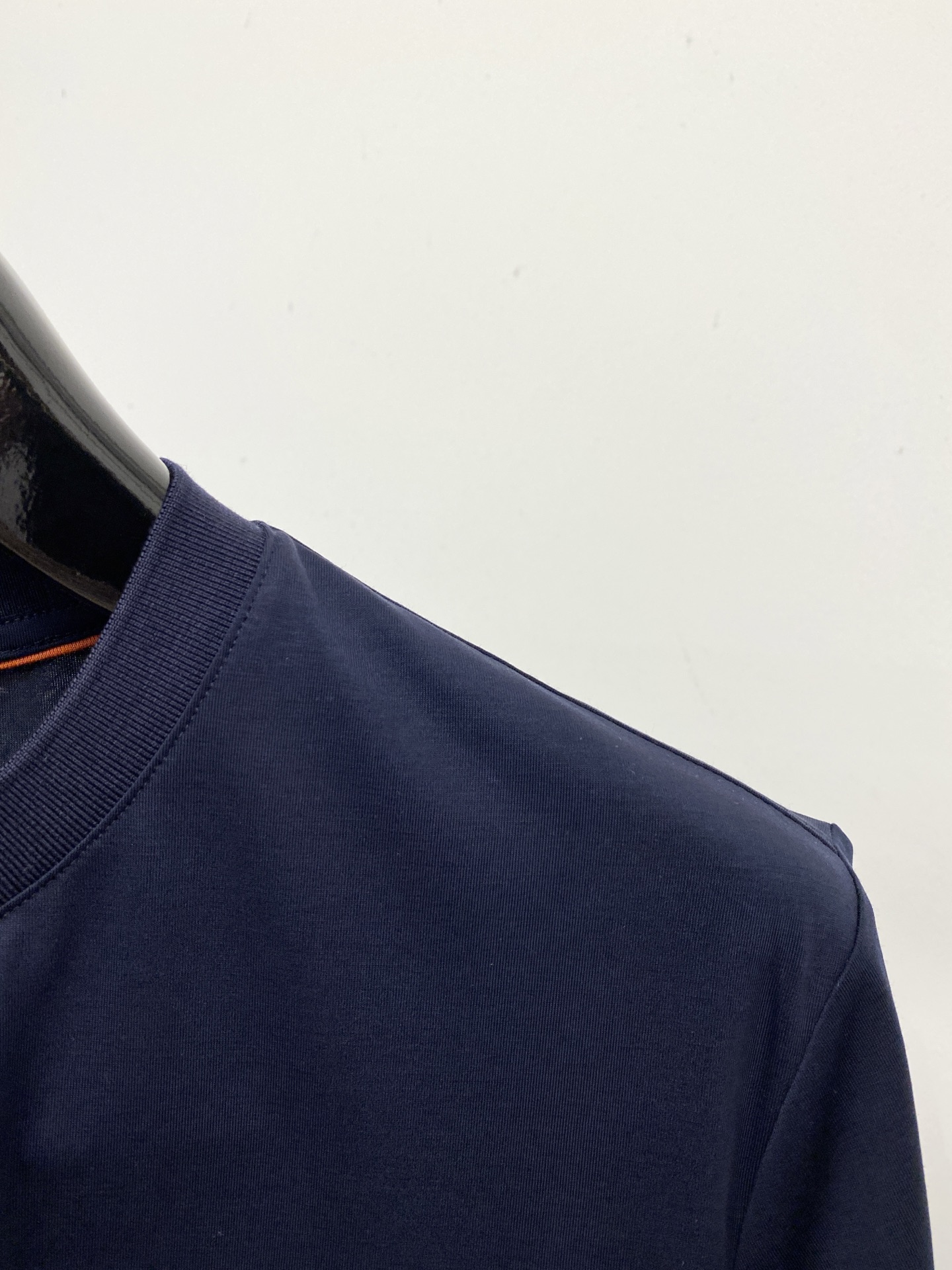 loro Piana、2026新品短袖T恤，帅气时尚，胸前精致刺绣图案字母logo，简约百搭款。面料棉 