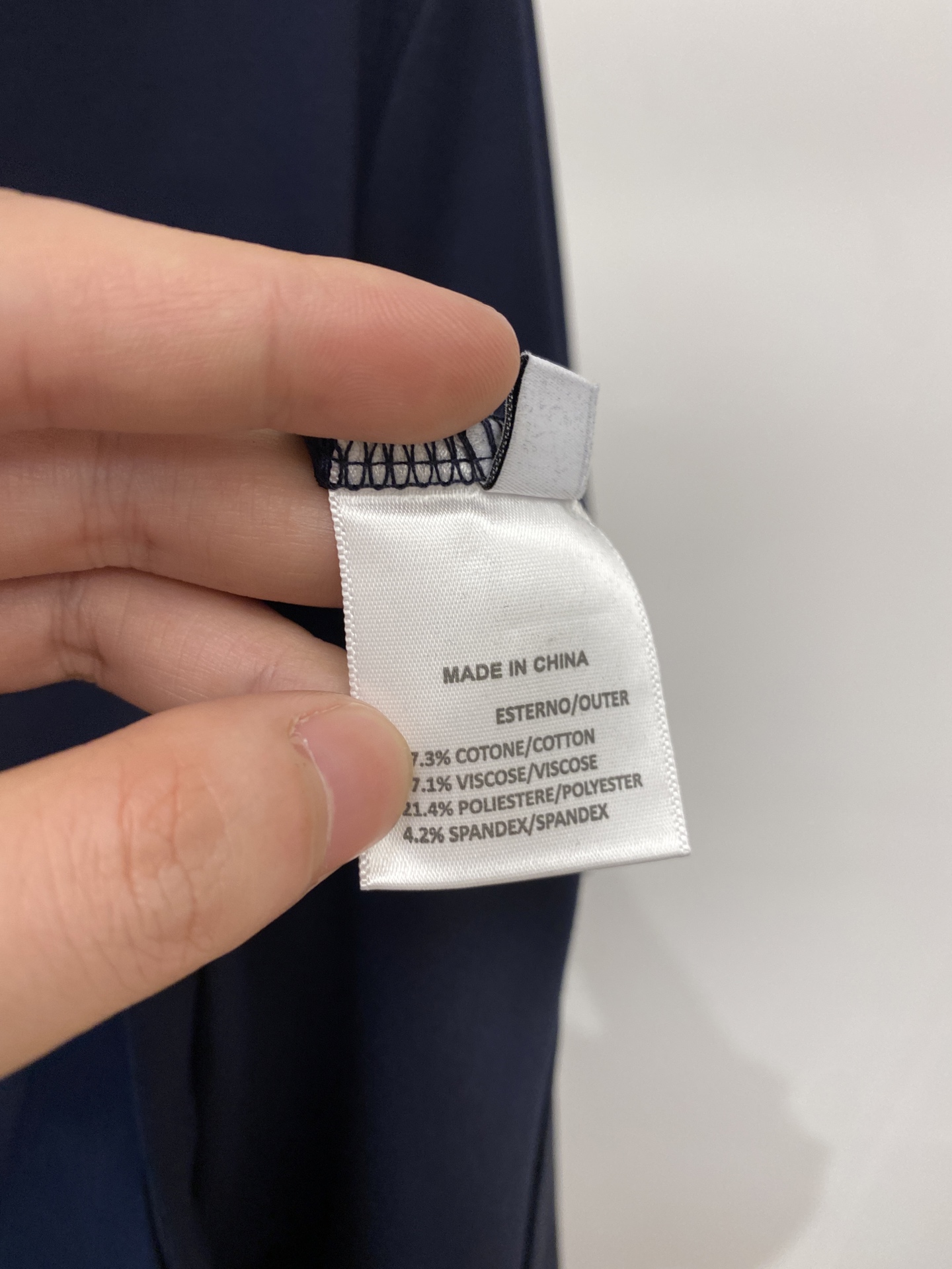 loro Piana、2026新品短袖T恤，帅气时尚，胸前精致刺绣图案字母logo，简约百搭款。面料棉 