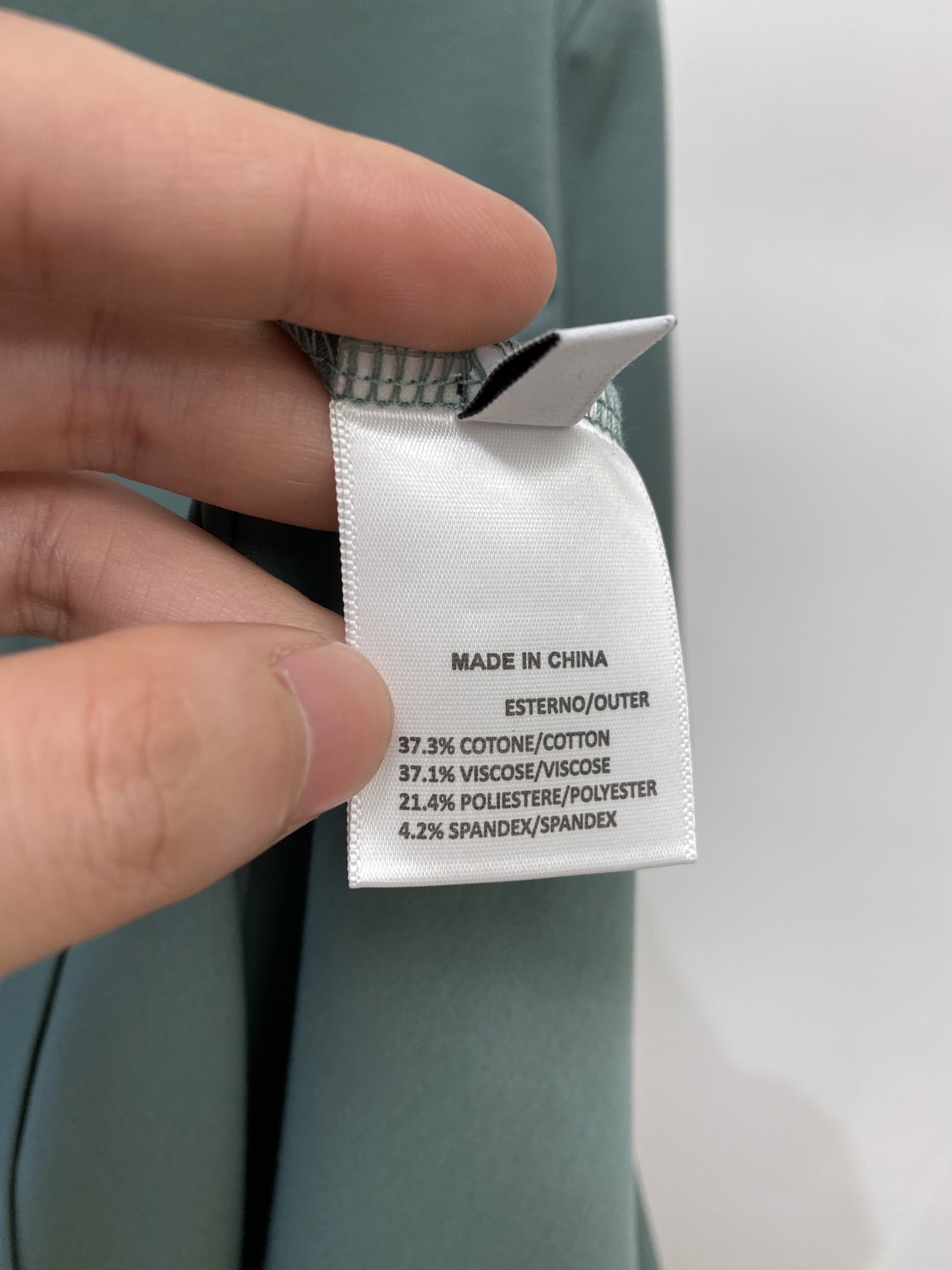 loro Piana、2026新品短袖T恤，帅气时尚，胸前精致刺绣图案字母logo，简约百搭款。面料棉 