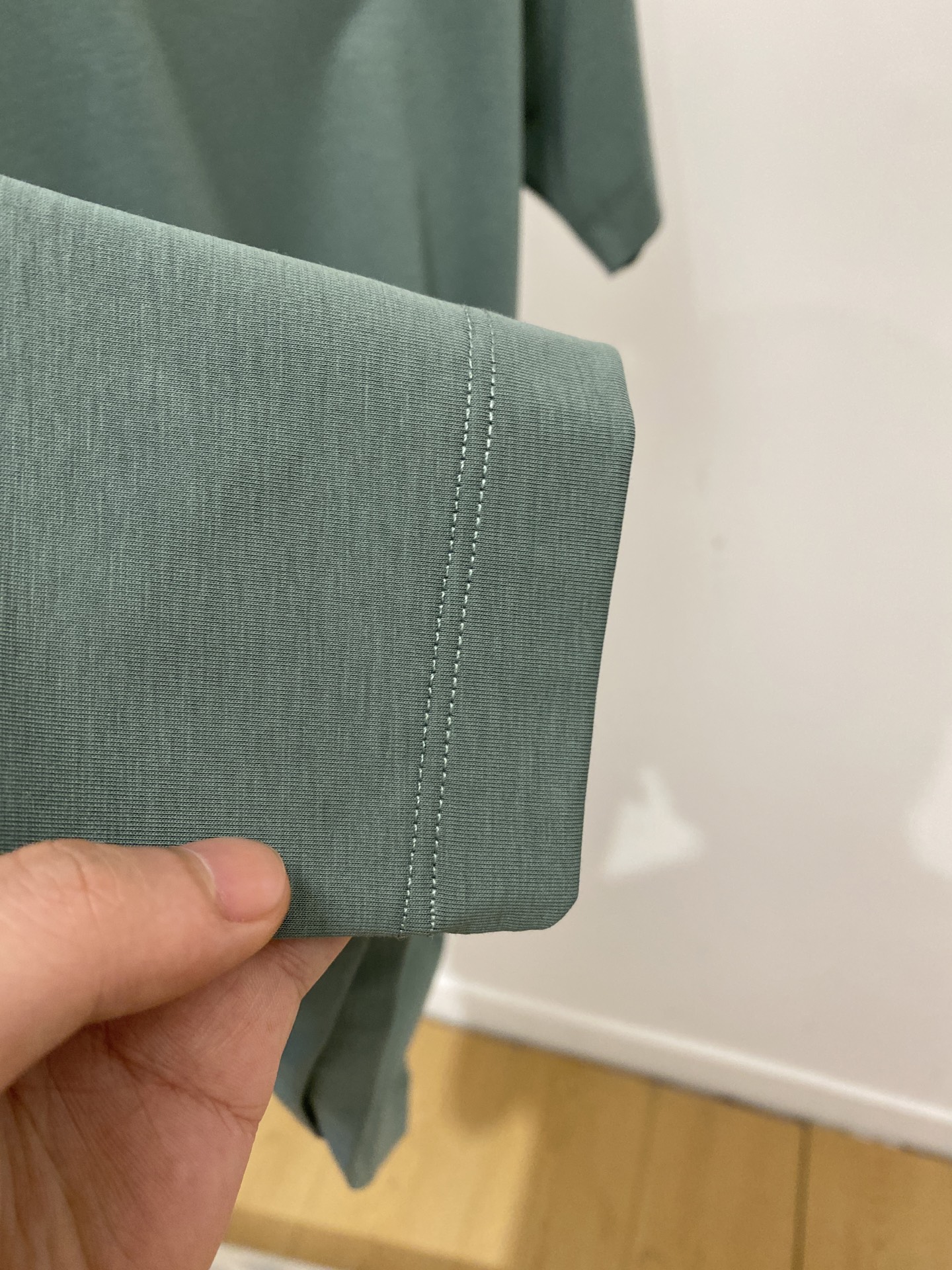 loro Piana、2026新品短袖T恤，帅气时尚，胸前精致刺绣图案字母logo，简约百搭款。面料棉 