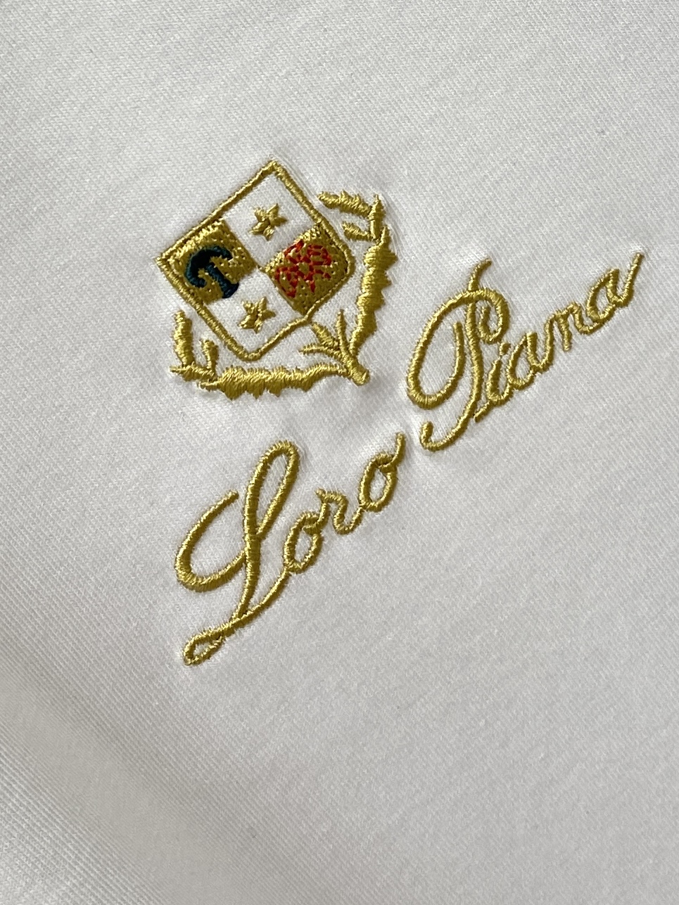 loro Piana、2026新品短袖T恤，帅气时尚，胸前精致刺绣图案字母logo，简约百搭款。面料棉 