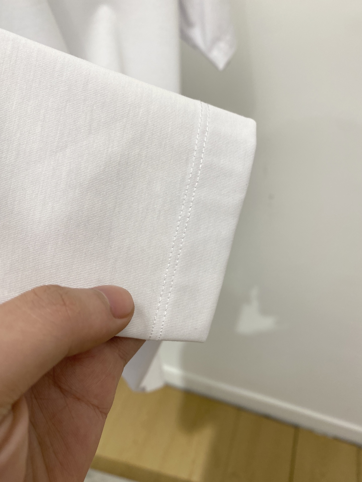 loro Piana、2026新品短袖T恤，帅气时尚，胸前精致刺绣图案字母logo，简约百搭款。面料棉 