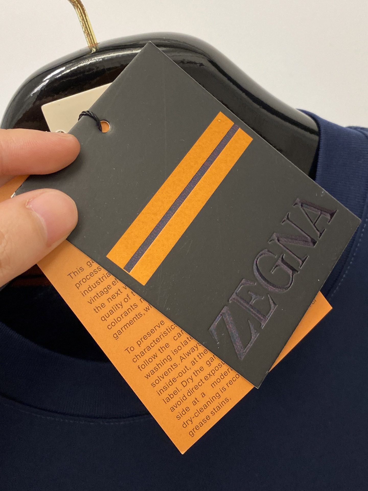 杰尼亚、2026新品短袖T恤，帅气时尚，胸前精致刺绣图案logo，简约百搭款。面料棉 不仅挺括，保持潮流