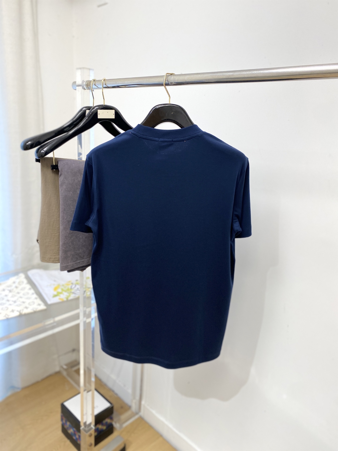 杰尼亚、2026新品短袖T恤，帅气时尚，胸前精致刺绣图案logo，简约百搭款。面料棉 不仅挺括，保持潮流