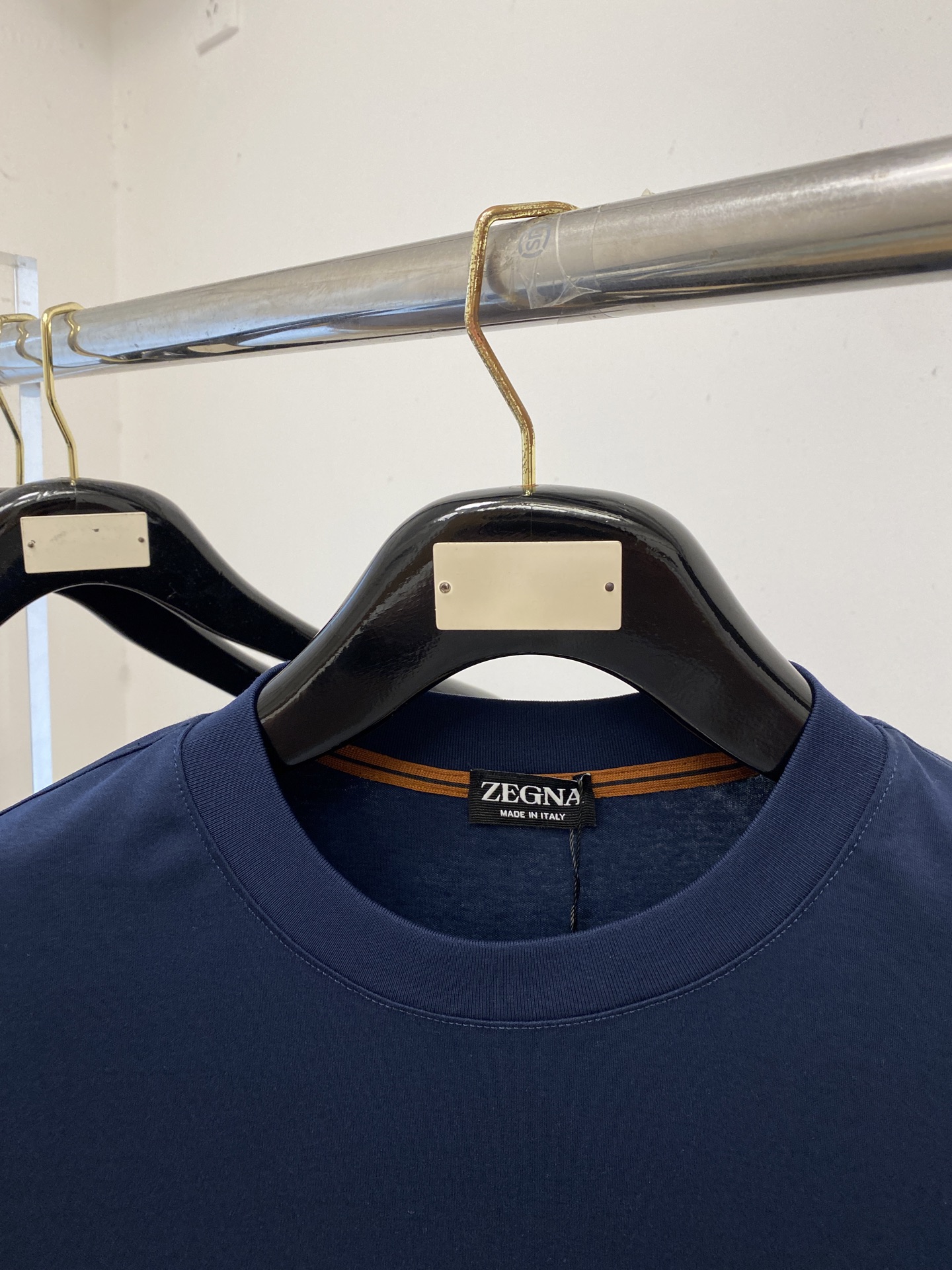 杰尼亚、2026新品短袖T恤，帅气时尚，胸前精致刺绣图案logo，简约百搭款。面料棉 不仅挺括，保持潮流