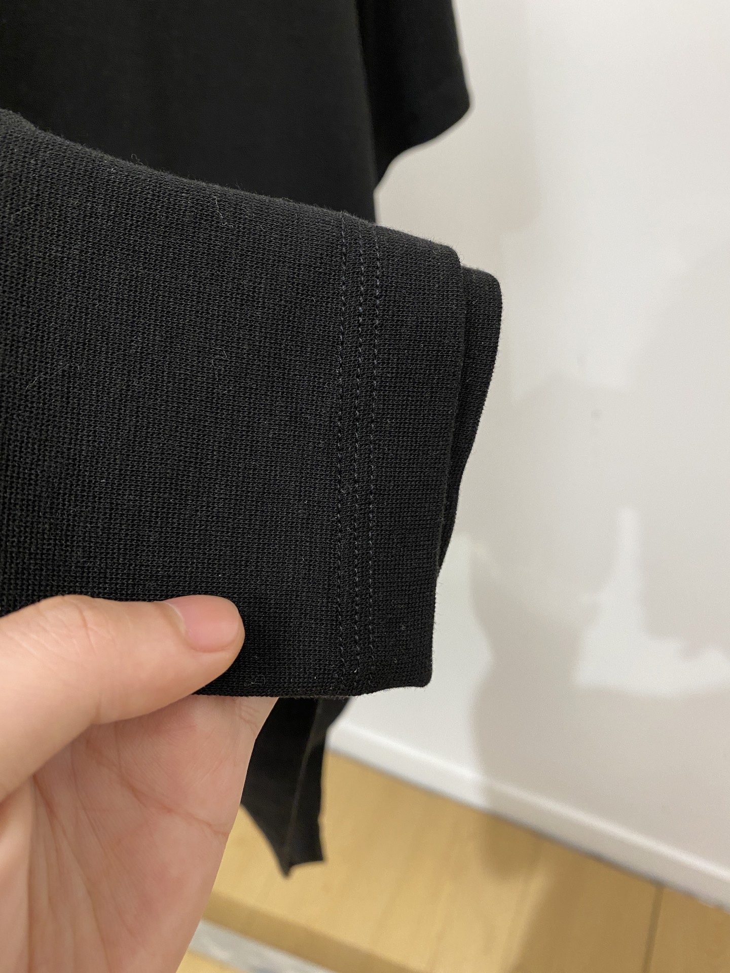 杰尼亚、2026新品短袖T恤，帅气时尚，后背刺绣织带图案logo，简约百搭款。面料棉 不仅挺括，保持潮流