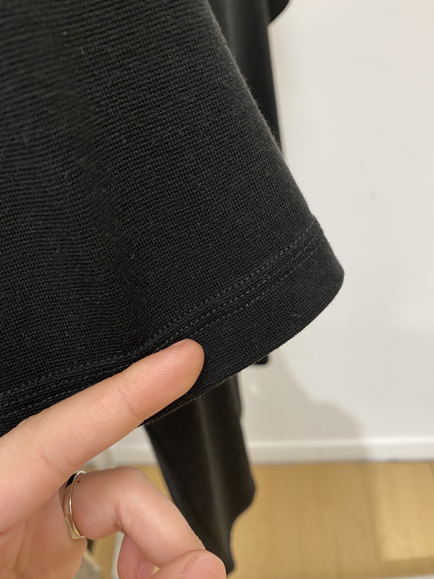 杰尼亚、2026新品短袖T恤，帅气时尚，后背刺绣织带图案logo，简约百搭款。面料棉 不仅挺括，保持潮流